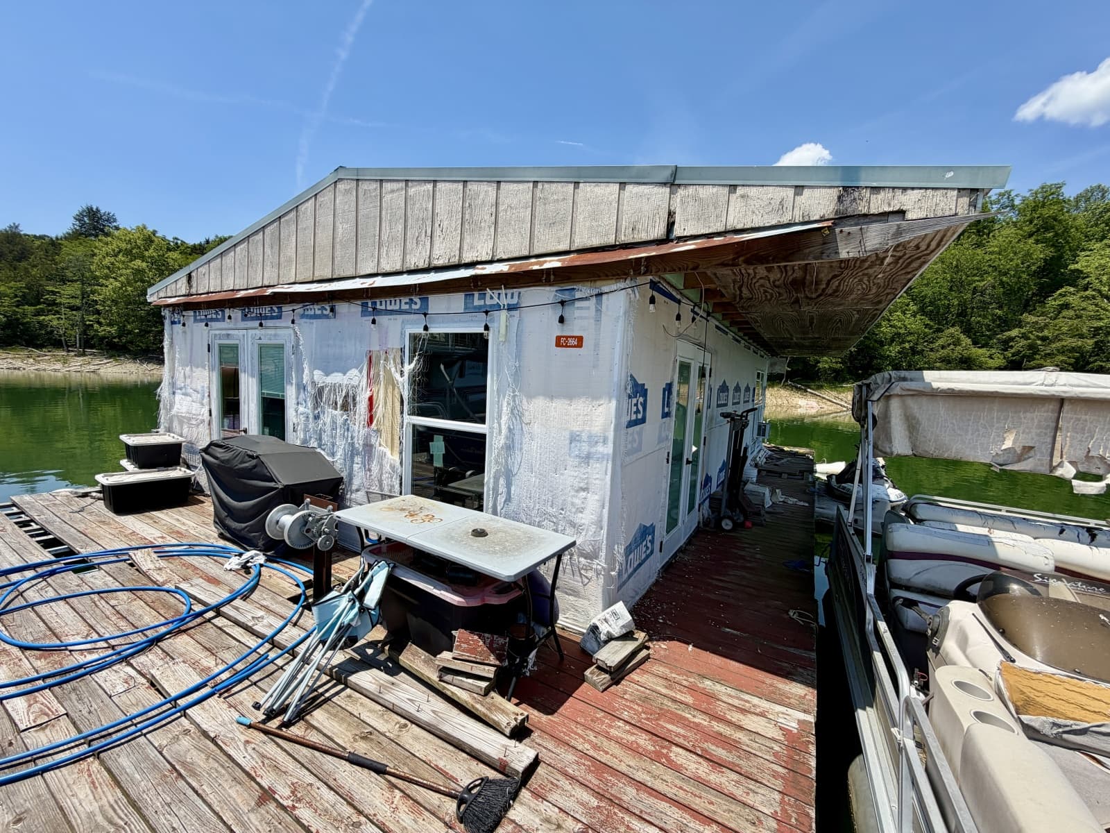 2000 Custom 22 x 30 Floating Cabin - Approx 660sqft - Photo 78