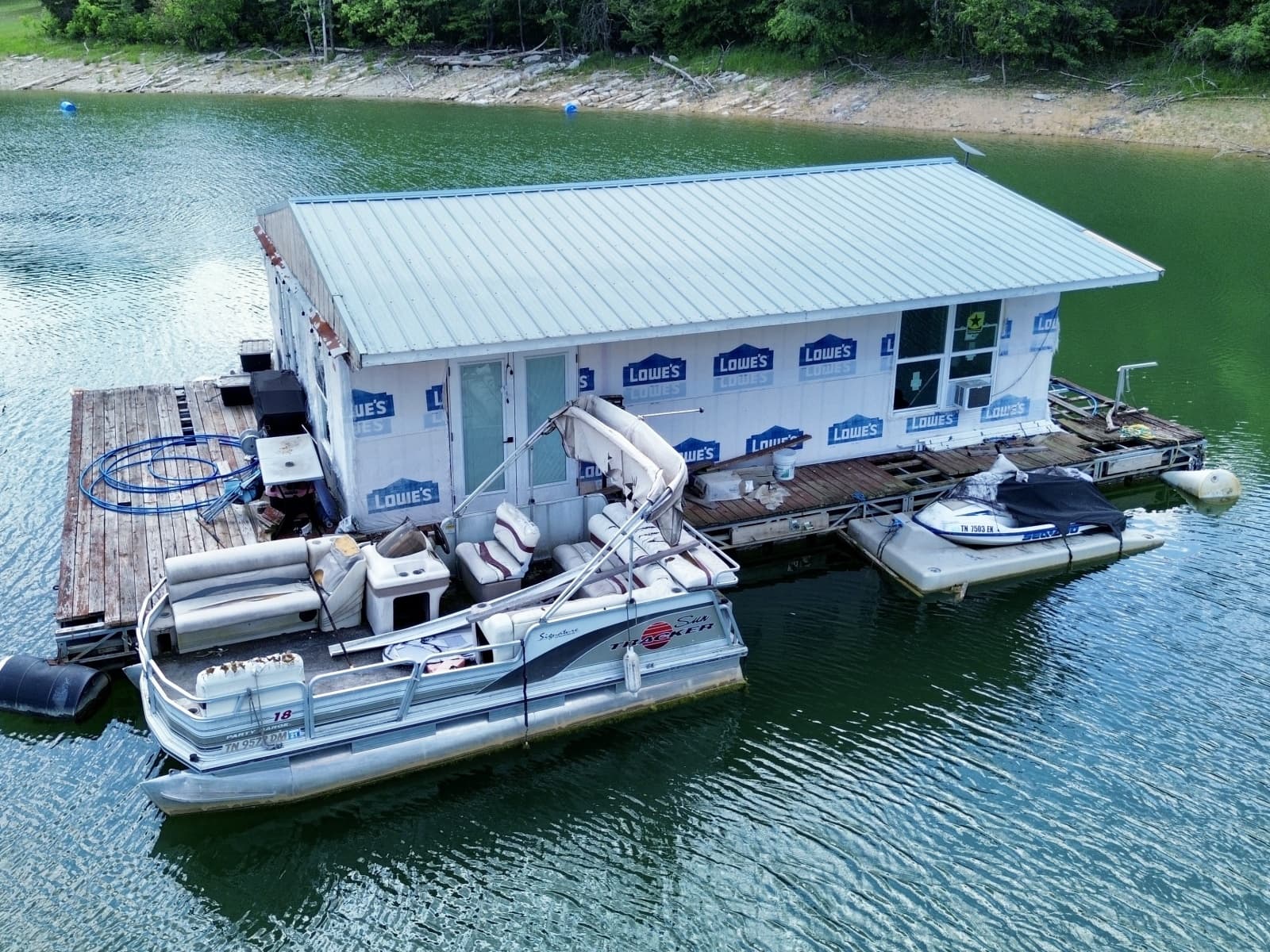 2000 Custom 22 x 30 Floating Cabin - Approx 660sqft - Photo 17