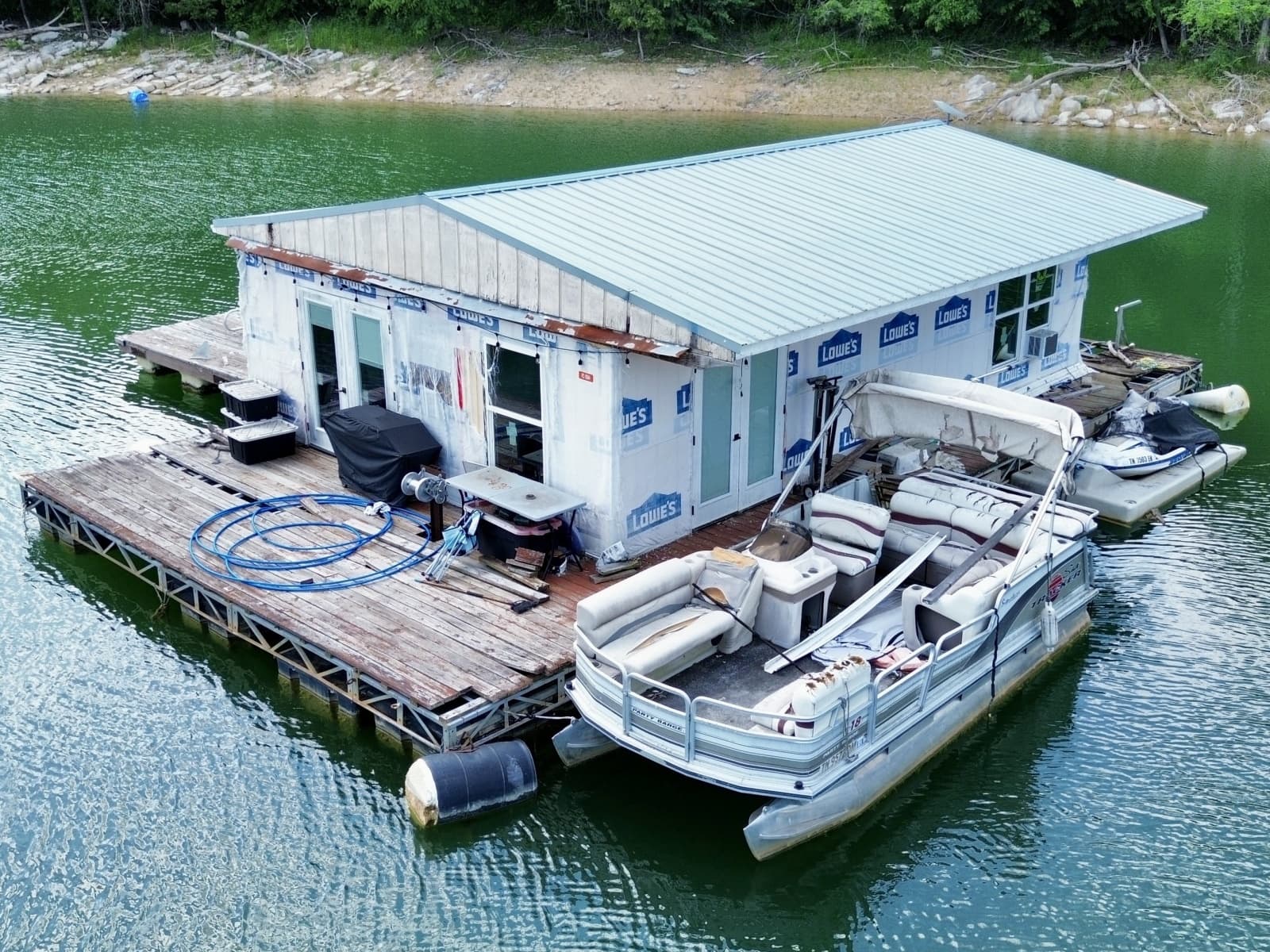 2000 Custom 22 x 30 Floating Cabin - Approx 660sqft - Photo 16