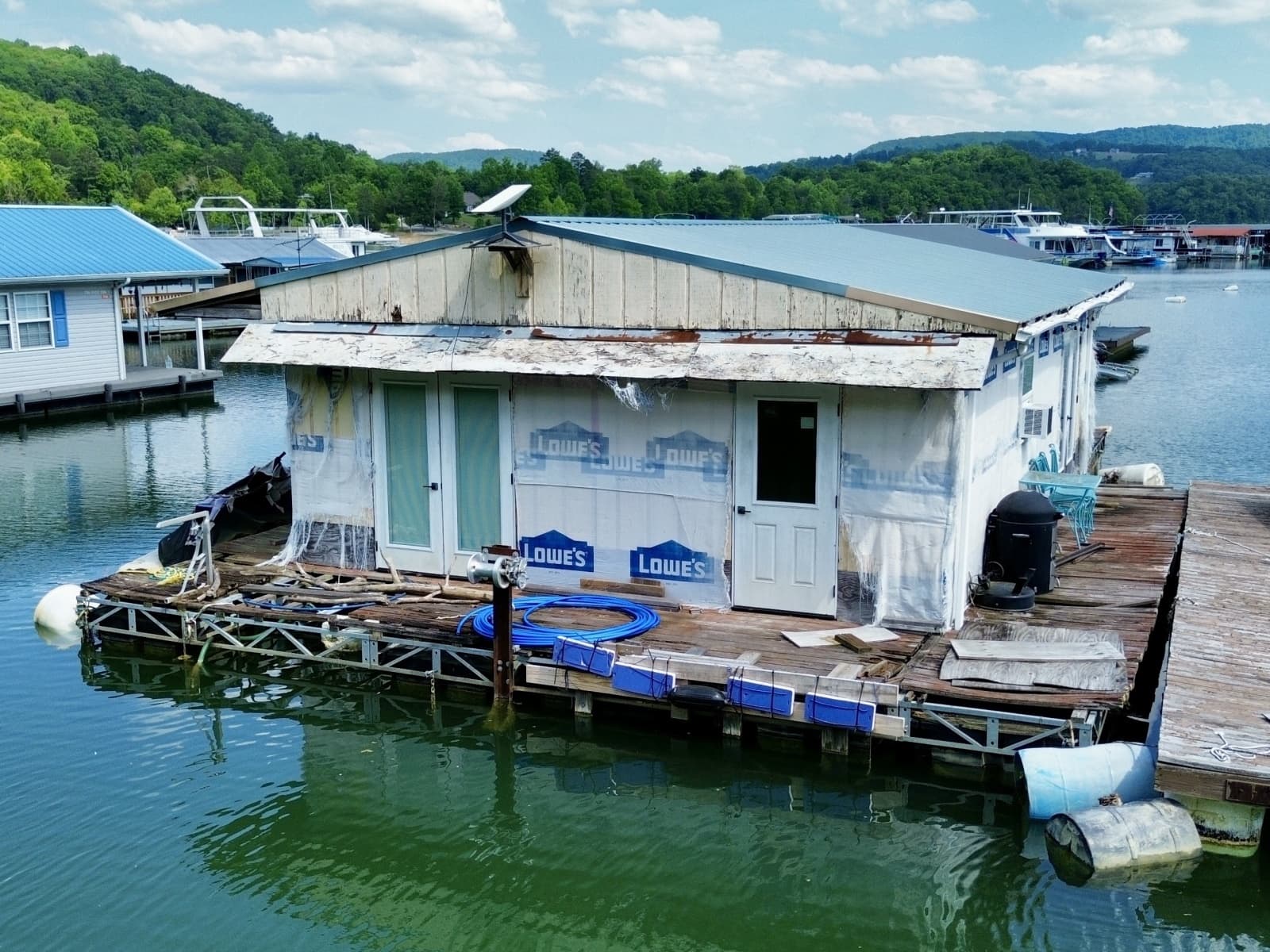 2000 Custom 22 x 30 Floating Cabin - Approx 660sqft - Photo 20