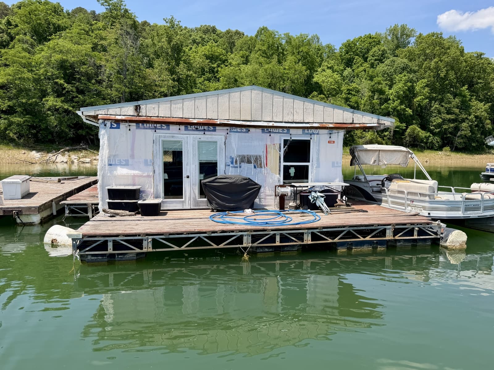 2000 Custom 22 x 30 Floating Cabin - Approx 660sqft - Photo 26