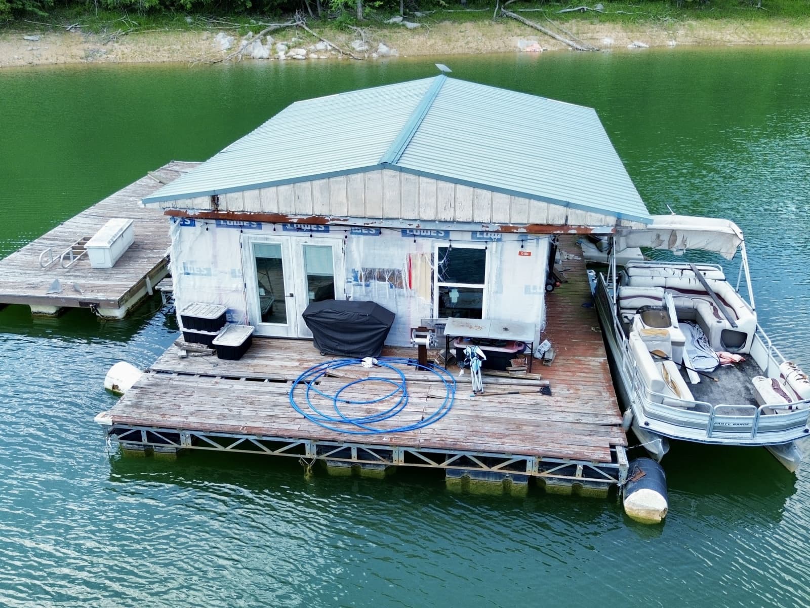2000 Custom 22 x 30 Floating Cabin - Approx 660sqft - Photo 15