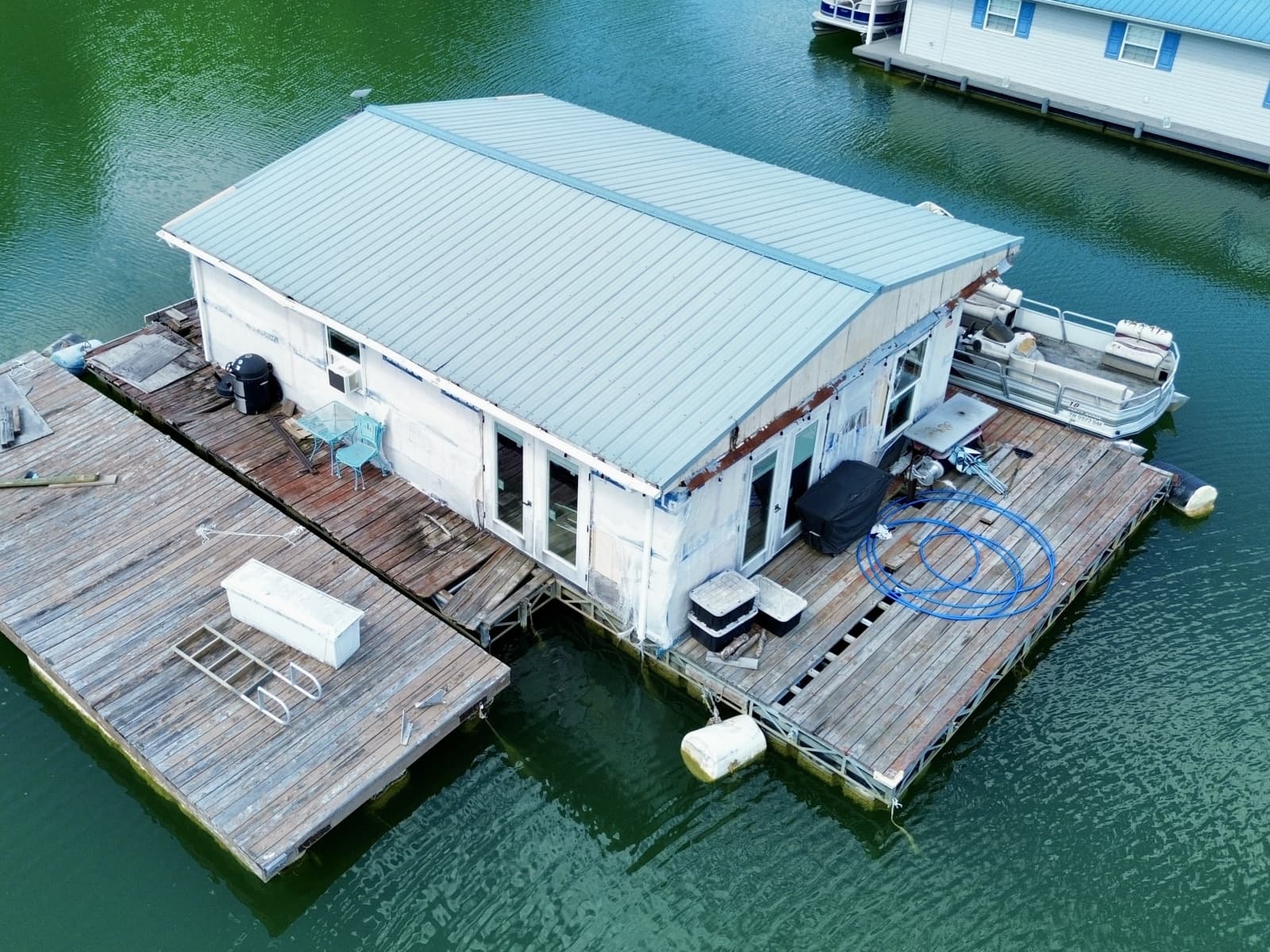 2000 Custom 22 x 30 Floating Cabin - Approx 660sqft - Photo 13