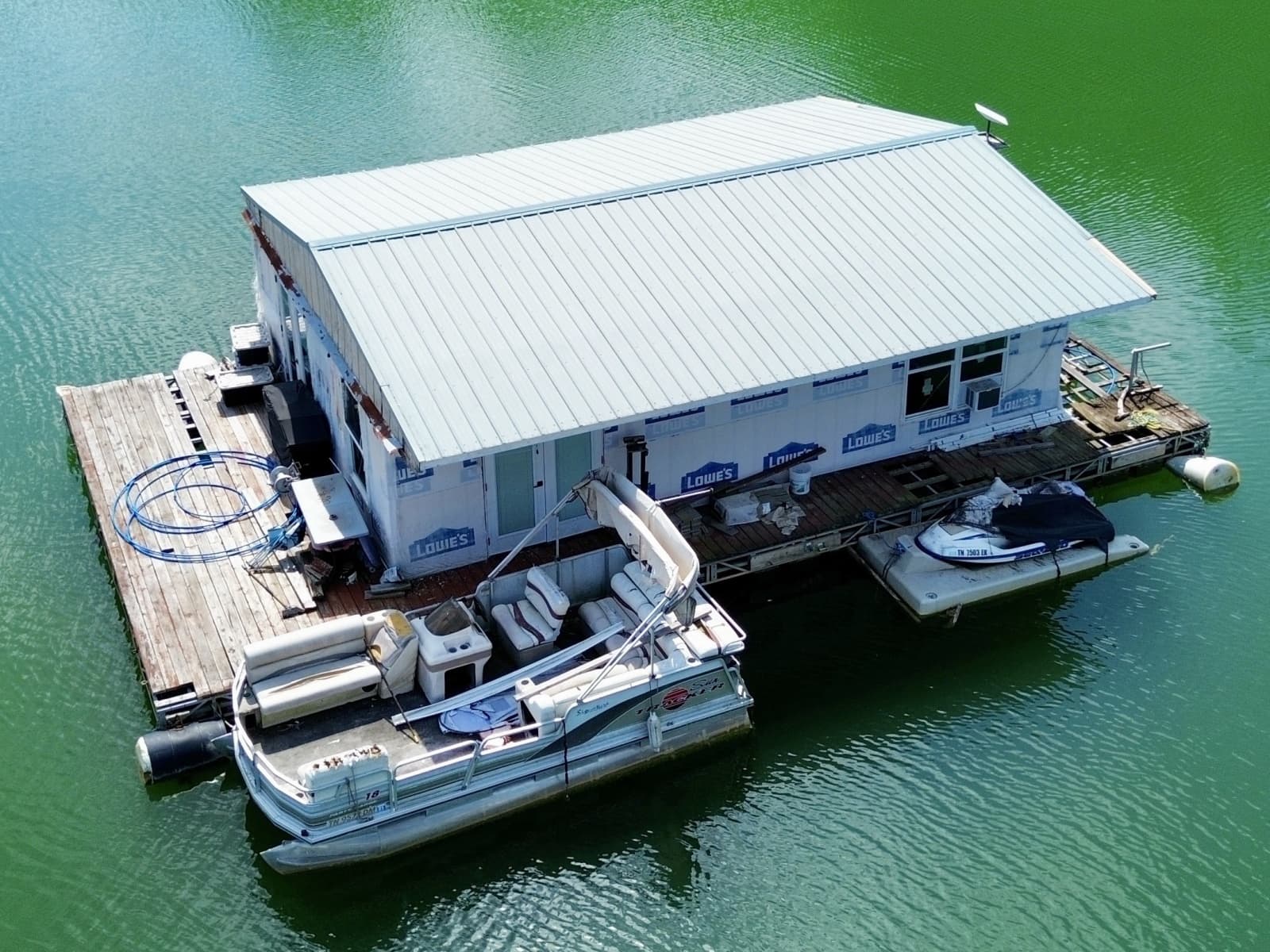 2000 Custom 22 x 30 Floating Cabin - Approx 660sqft - Photo 5