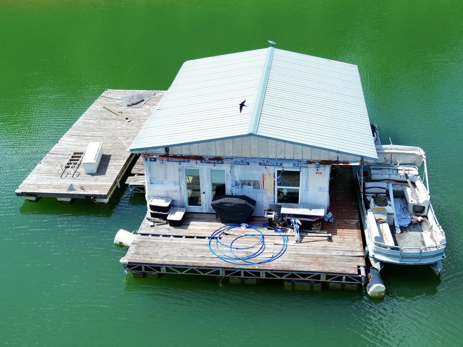 2000 Custom 22 x 30 Floating Cabin - Approx 660sqft - Photo 3