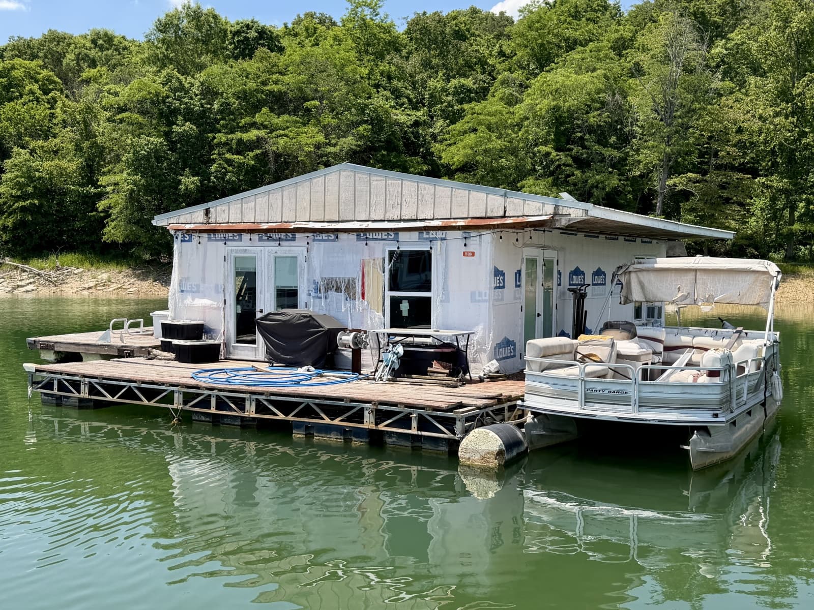 2000 Custom 22 x 30 Floating Cabin - Approx 660sqft - Photo 28