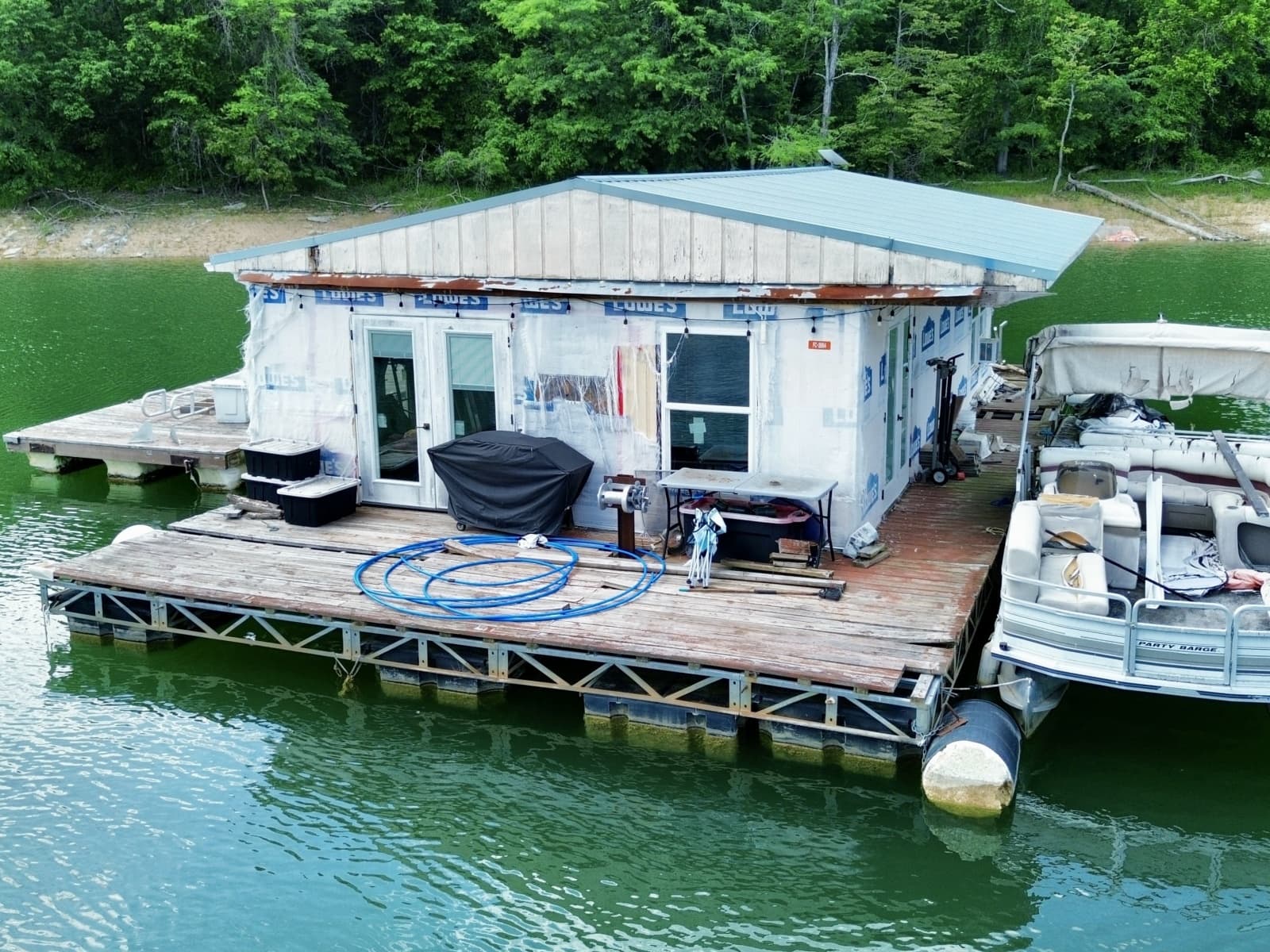 2000 Custom 22 x 30 Floating Cabin - Approx 660sqft - Photo 106