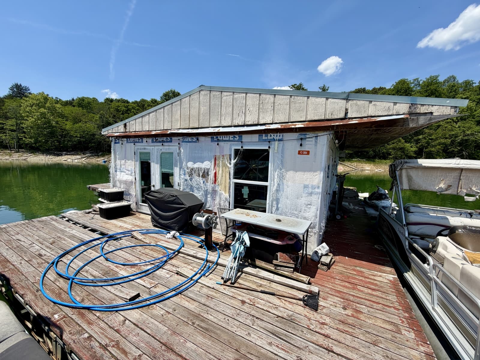 2000 Custom 22 x 30 Floating Cabin - Approx 660sqft - Photo 30