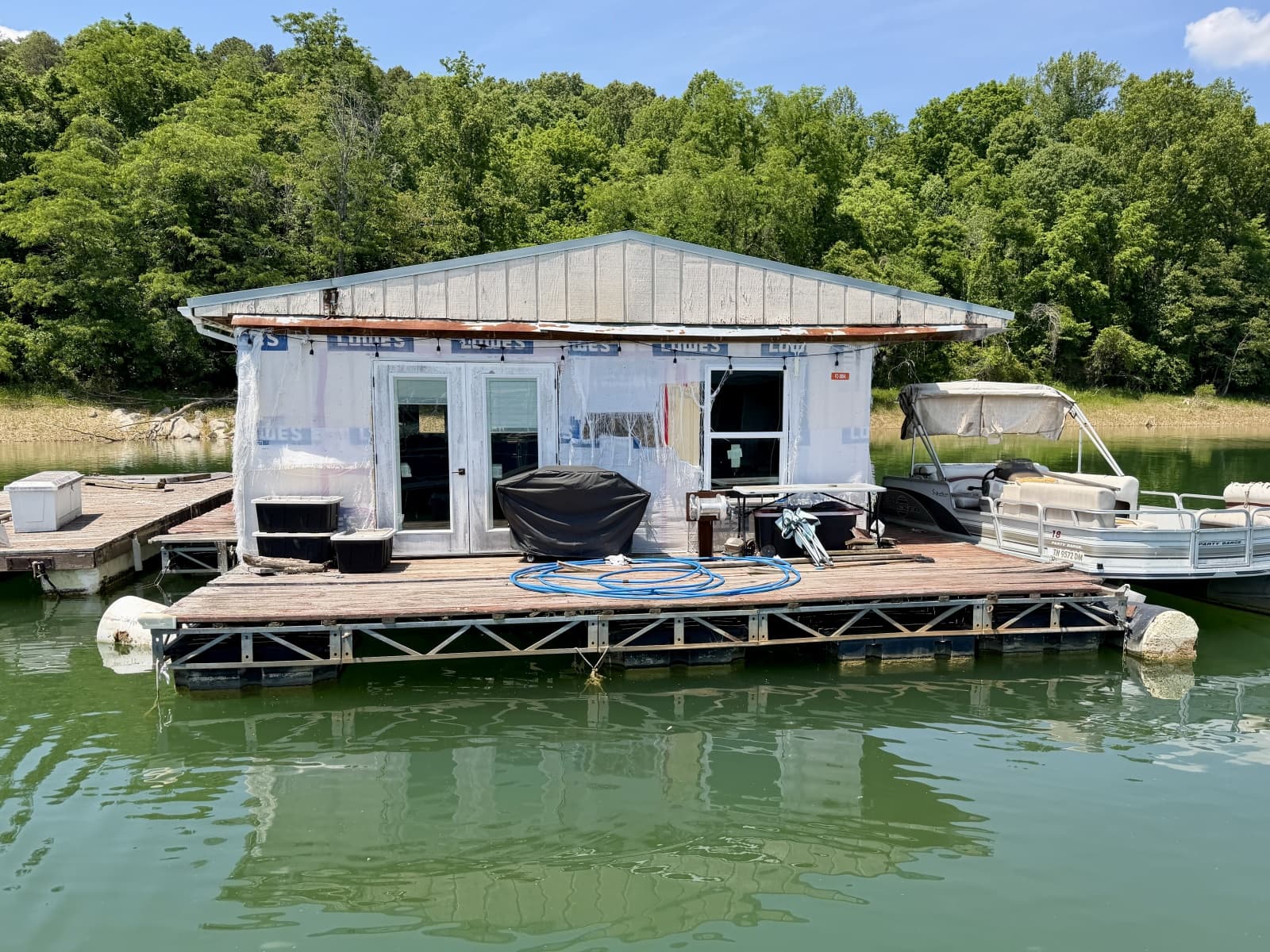 2000 Custom 22 x 30 Floating Cabin - Approx 660sqft - Photo 105