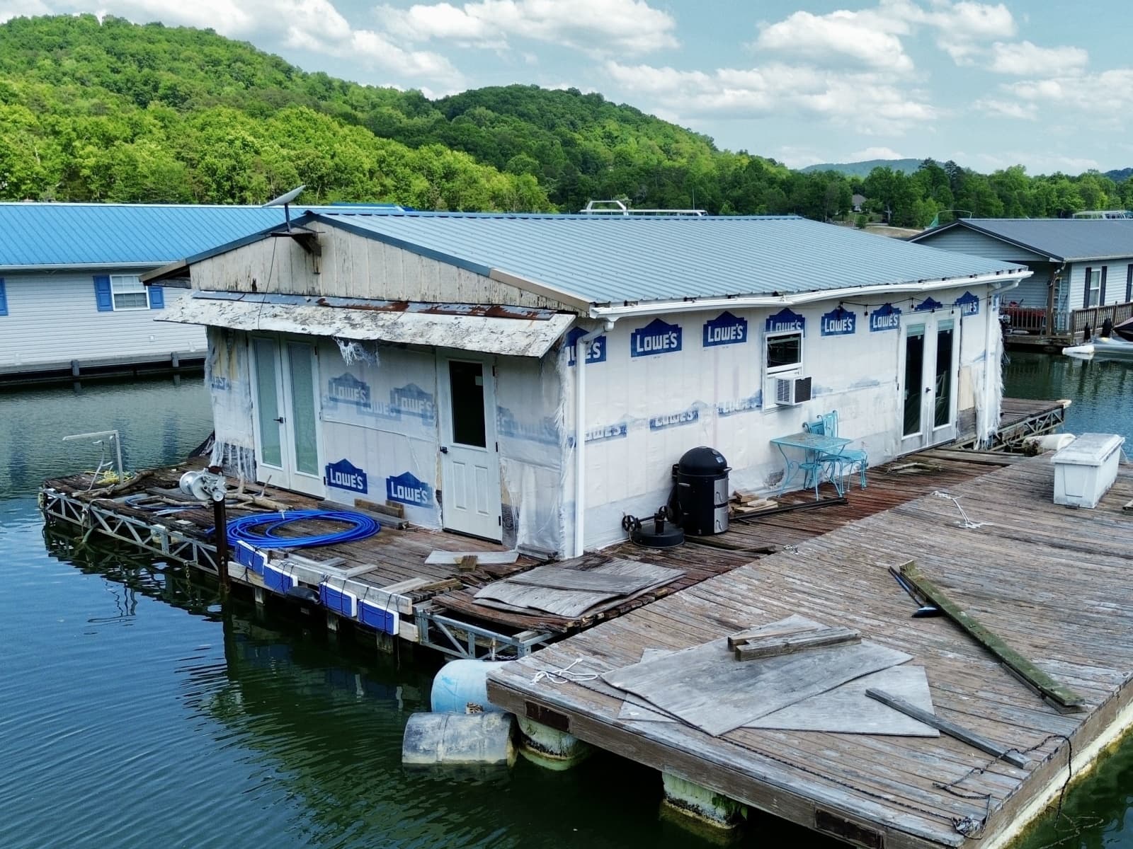 2000 Custom 22 x 30 Floating Cabin - Approx 660sqft - Photo 21