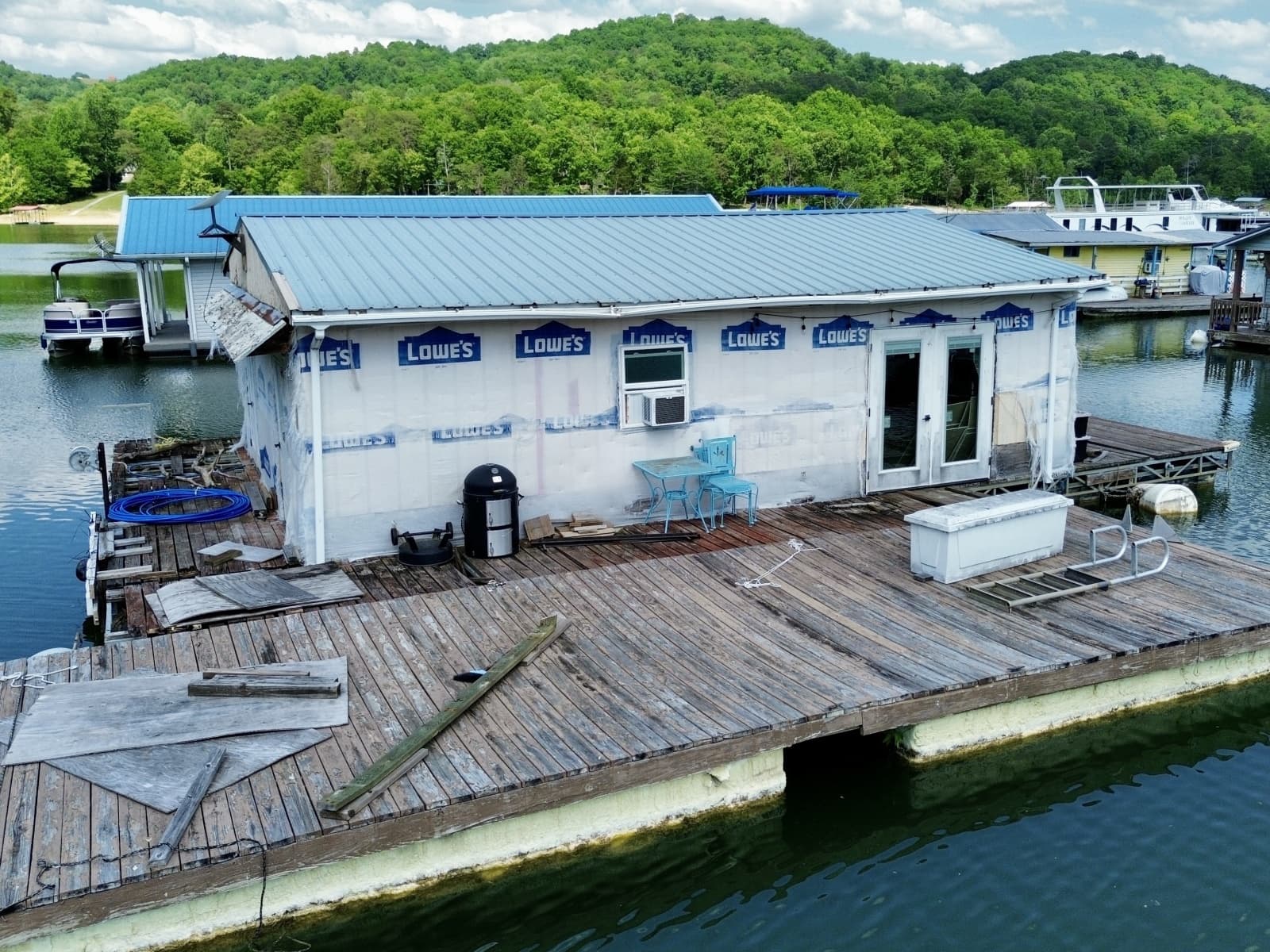 2000 Custom 22 x 30 Floating Cabin - Approx 660sqft - Photo 22