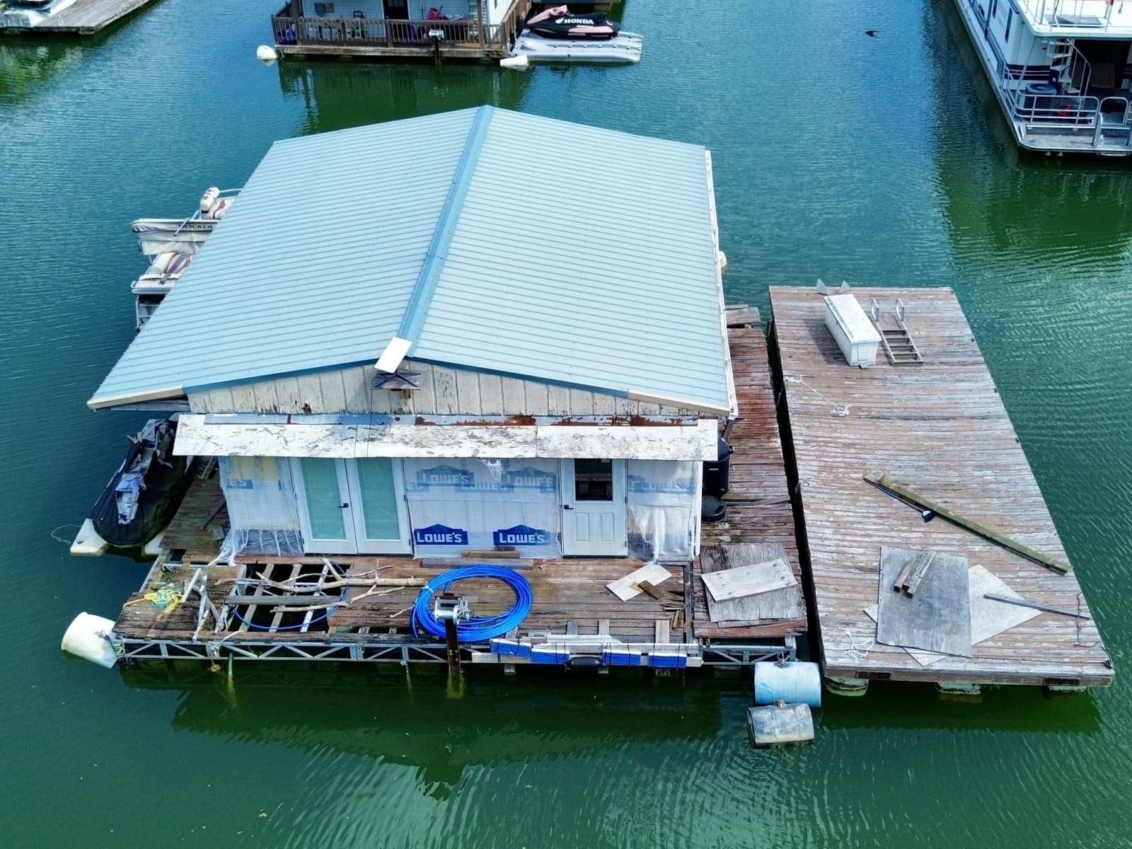 2000 Custom 22 x 30 Floating Cabin - Approx 660sqft - Photo 9