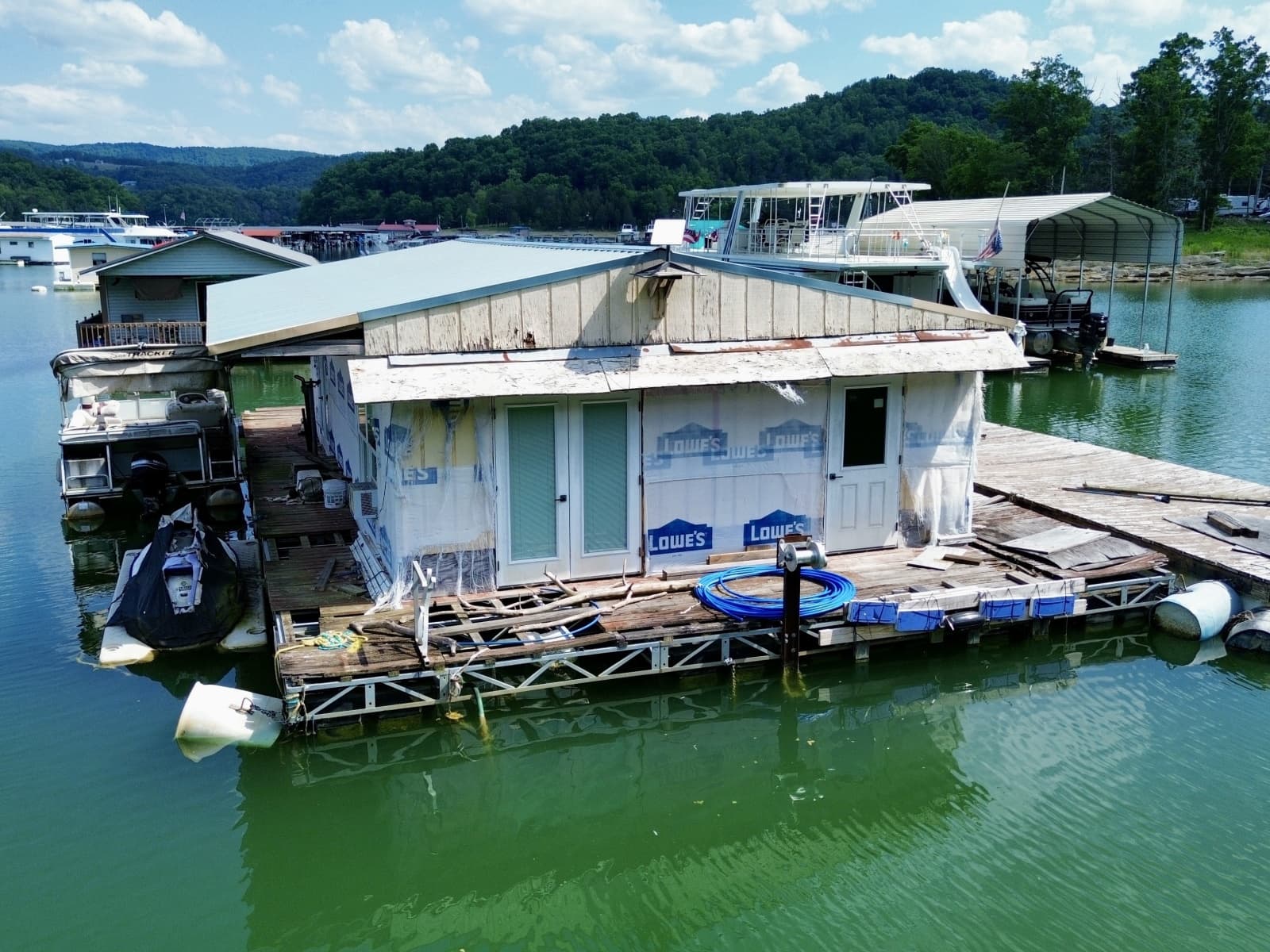 2000 Custom 22 x 30 Floating Cabin - Approx 660sqft - Photo 19