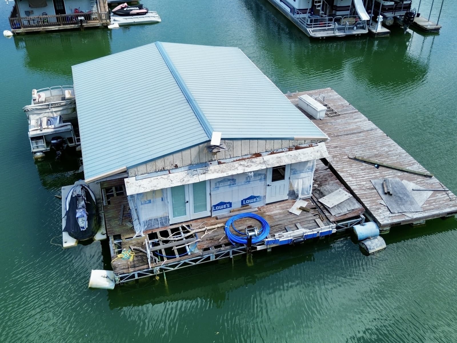 2000 Custom 22 x 30 Floating Cabin - Approx 660sqft - Photo 8