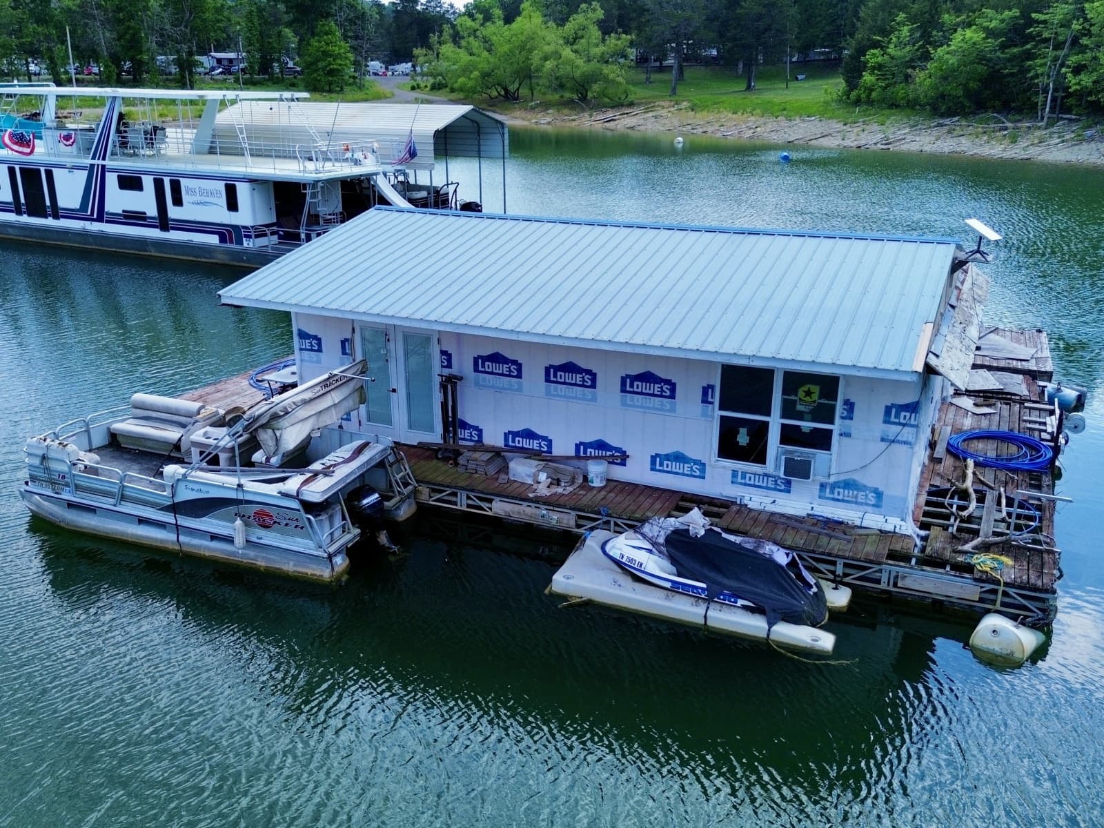 2000 Custom 22 x 30 Floating Cabin - Approx 660sqft - Photo 18