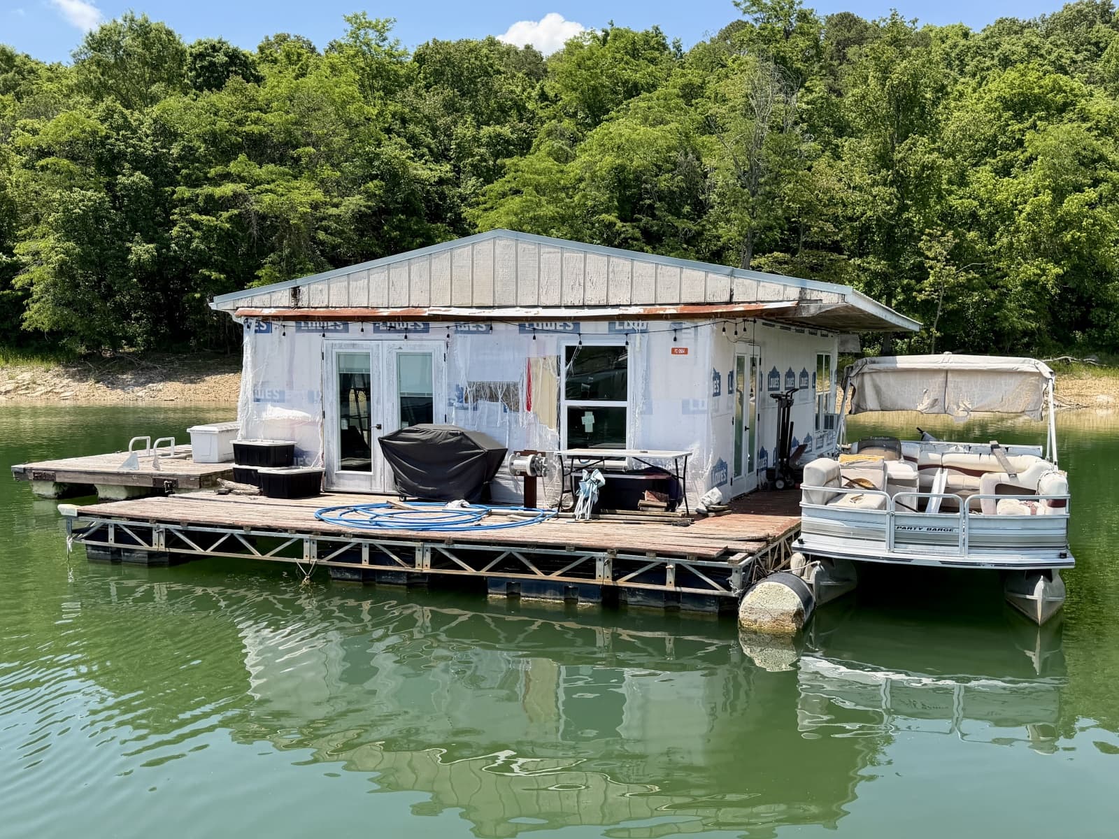 2000 Custom 22 x 30 Floating Cabin - Approx 660sqft - Photo 27