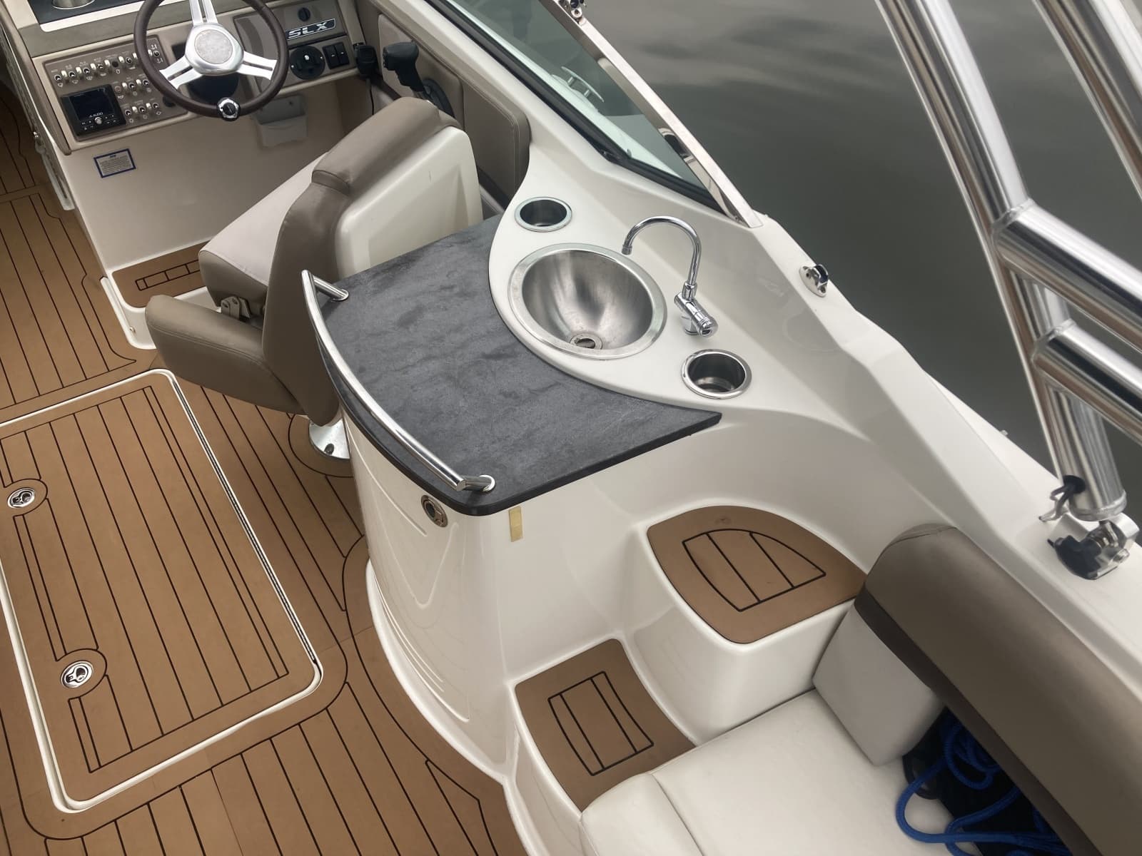 2011 Sea Ray 270 SLX - Photo 6