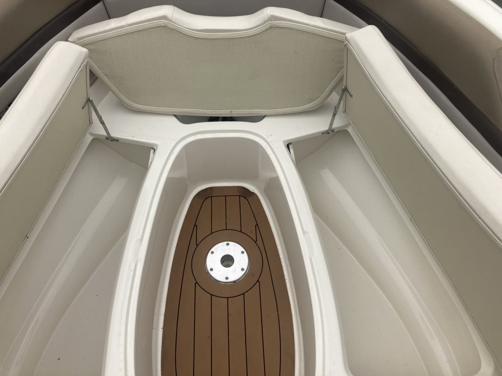 2011 Sea Ray 270 SLX - Photo 21