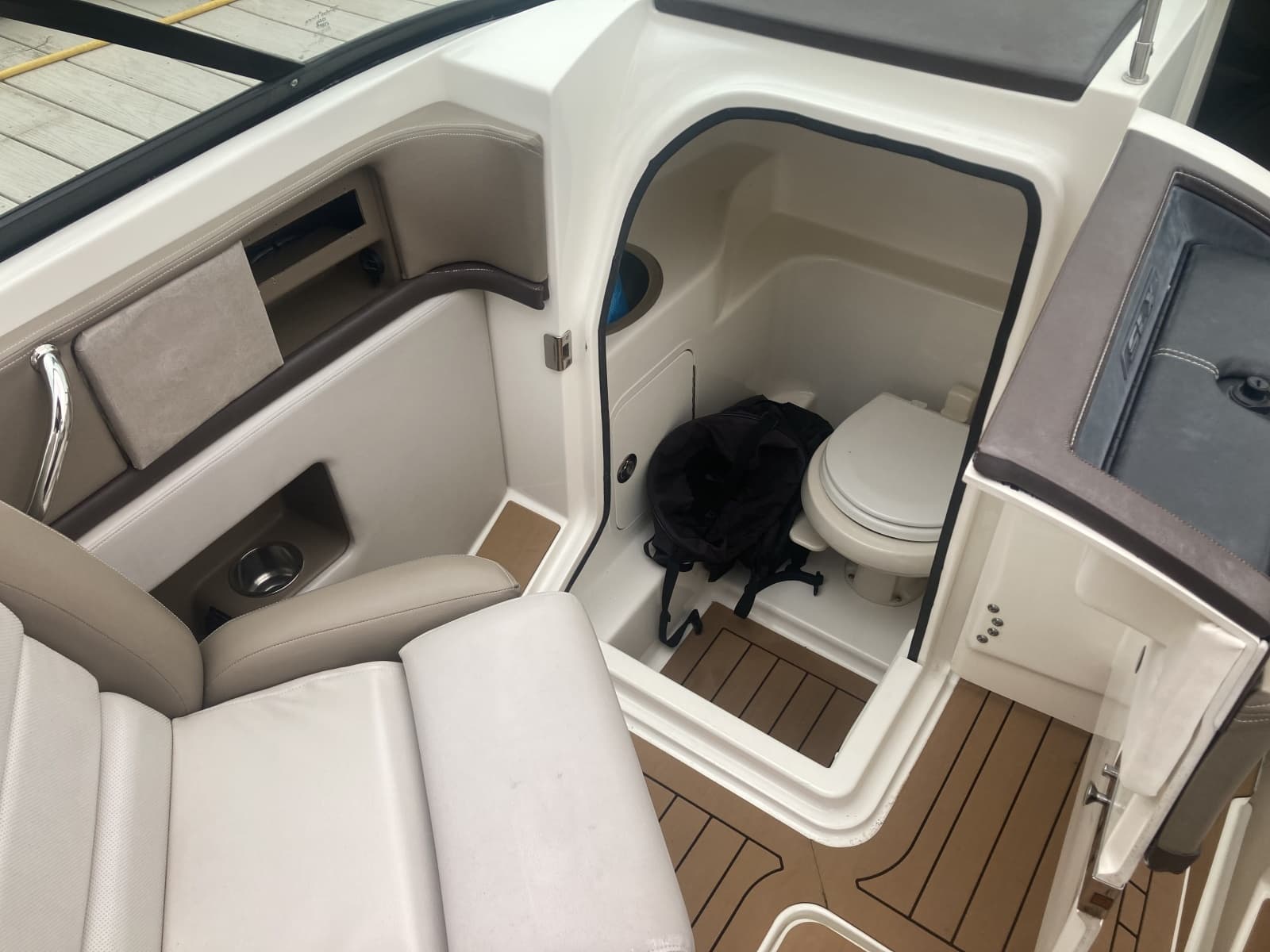 2011 Sea Ray 270 SLX - Photo 16