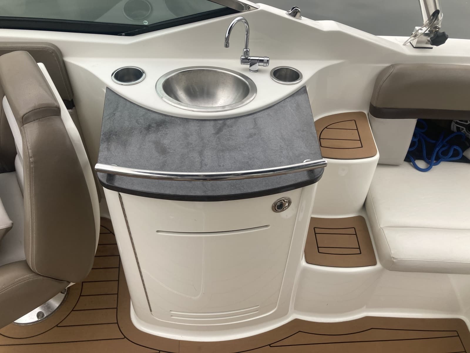 2011 Sea Ray 270 SLX - Photo 7