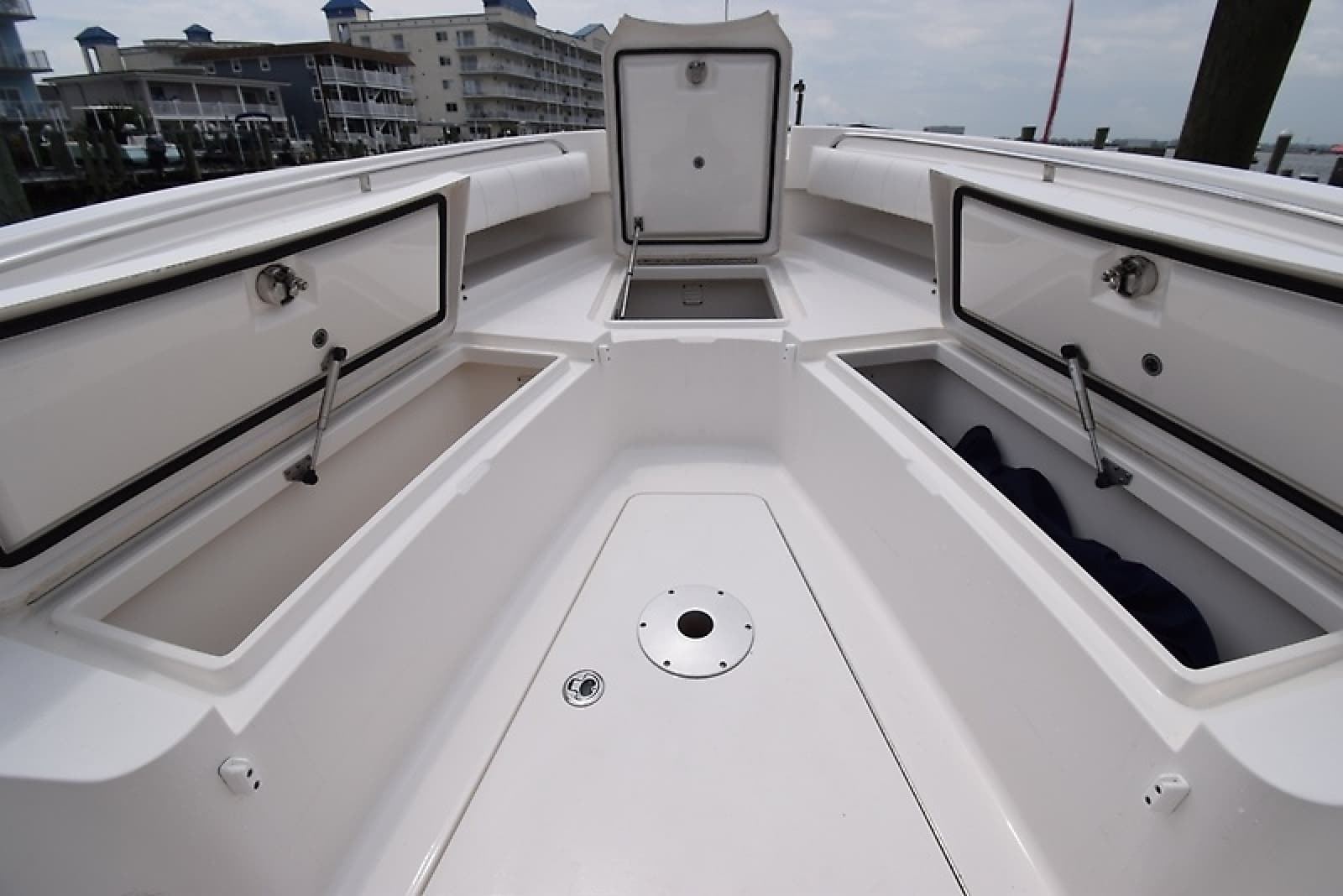2012 Regulator 28 FS - Photo 27
