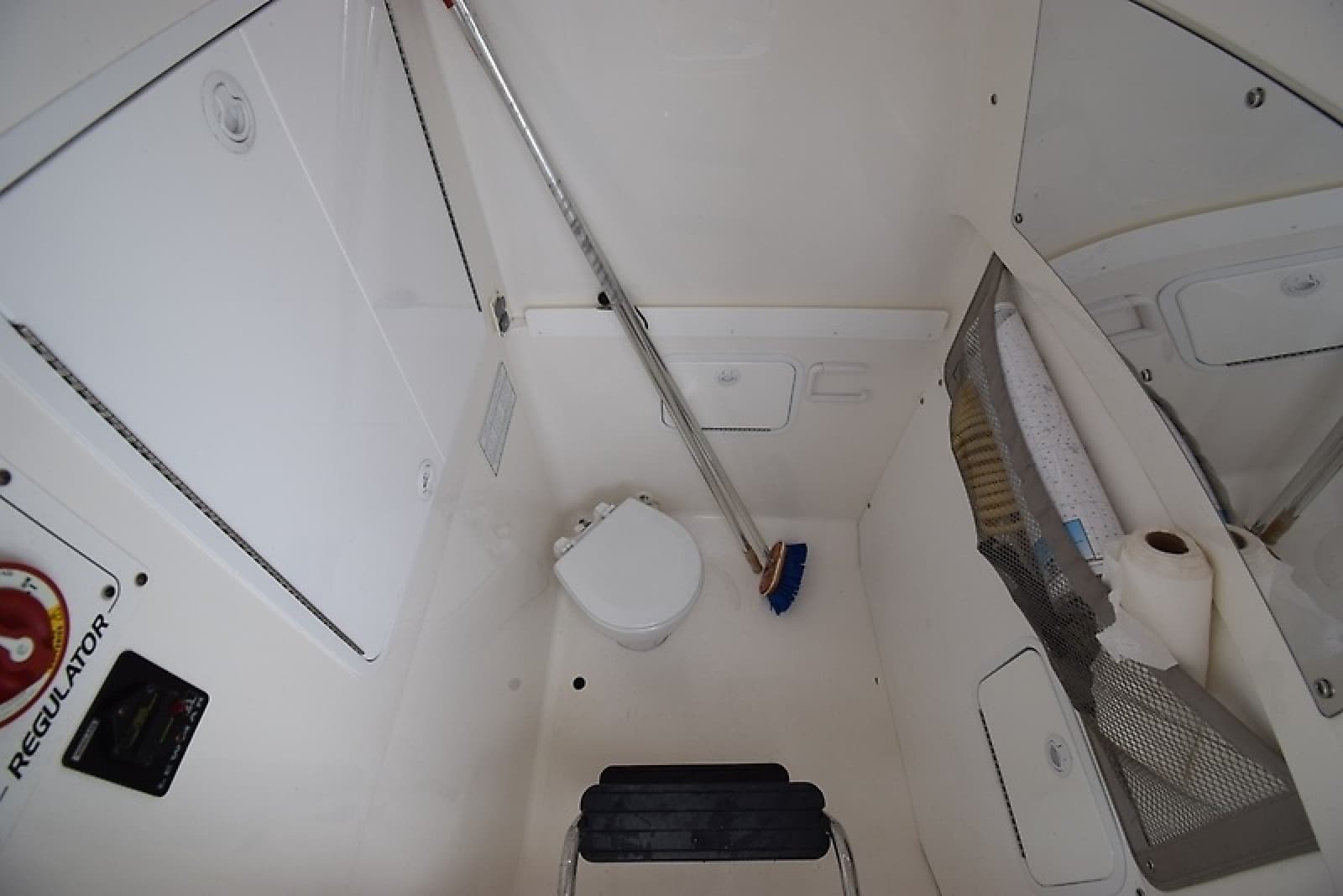 2012 Regulator 28 FS - Photo 32