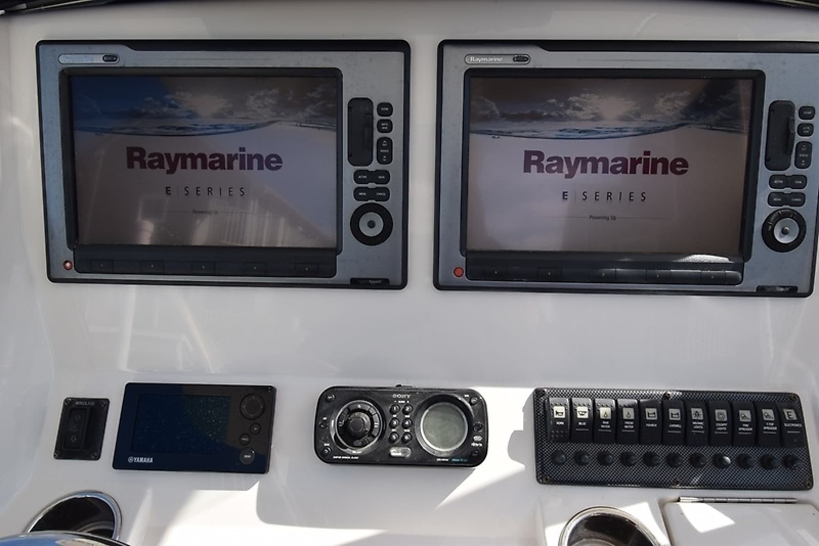 2012 Regulator 28 FS - Photo 12