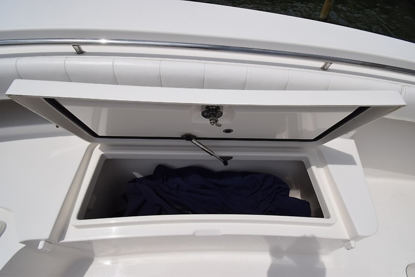 2012 Regulator 28 FS - Photo 30