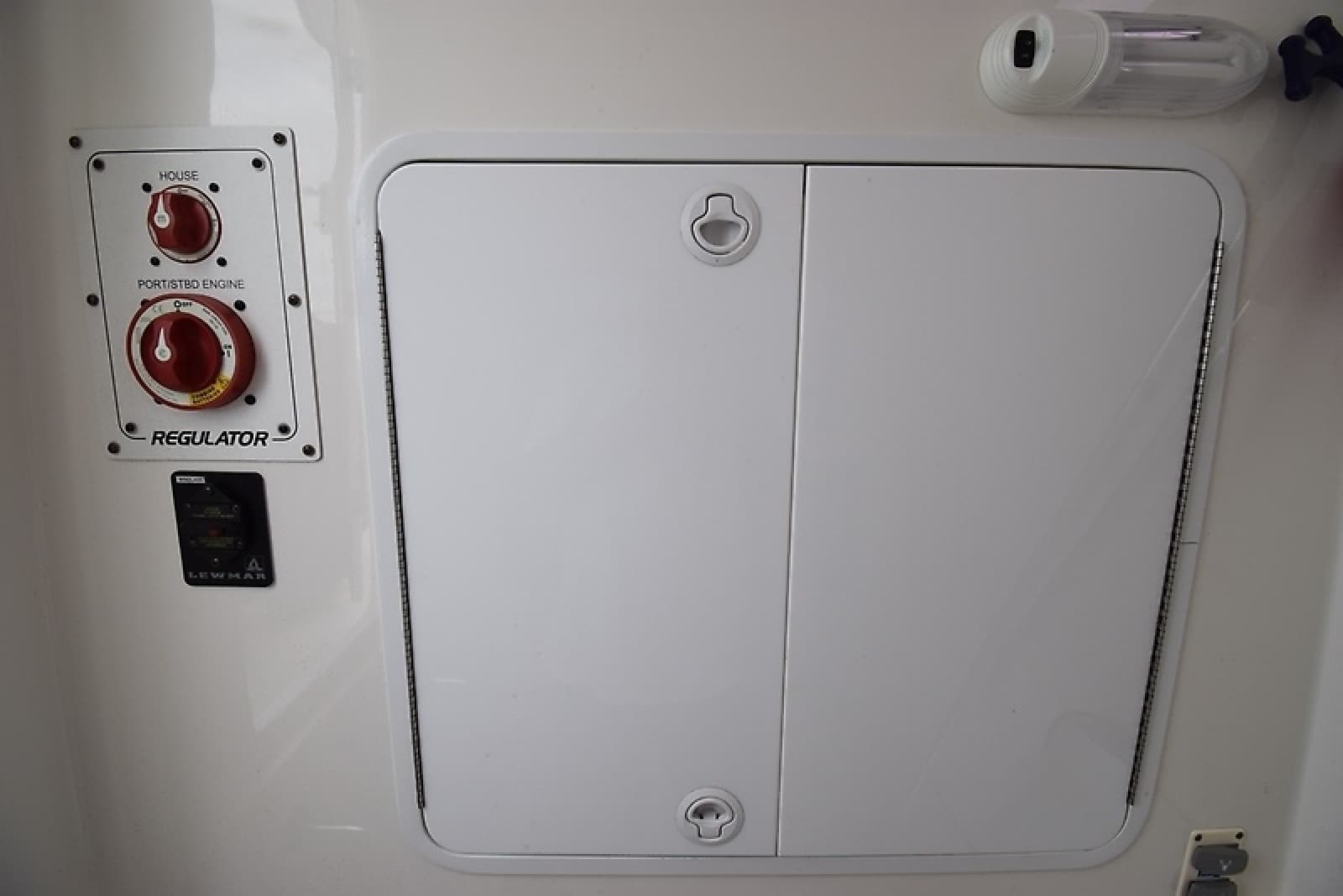 2012 Regulator 28 FS - Photo 33