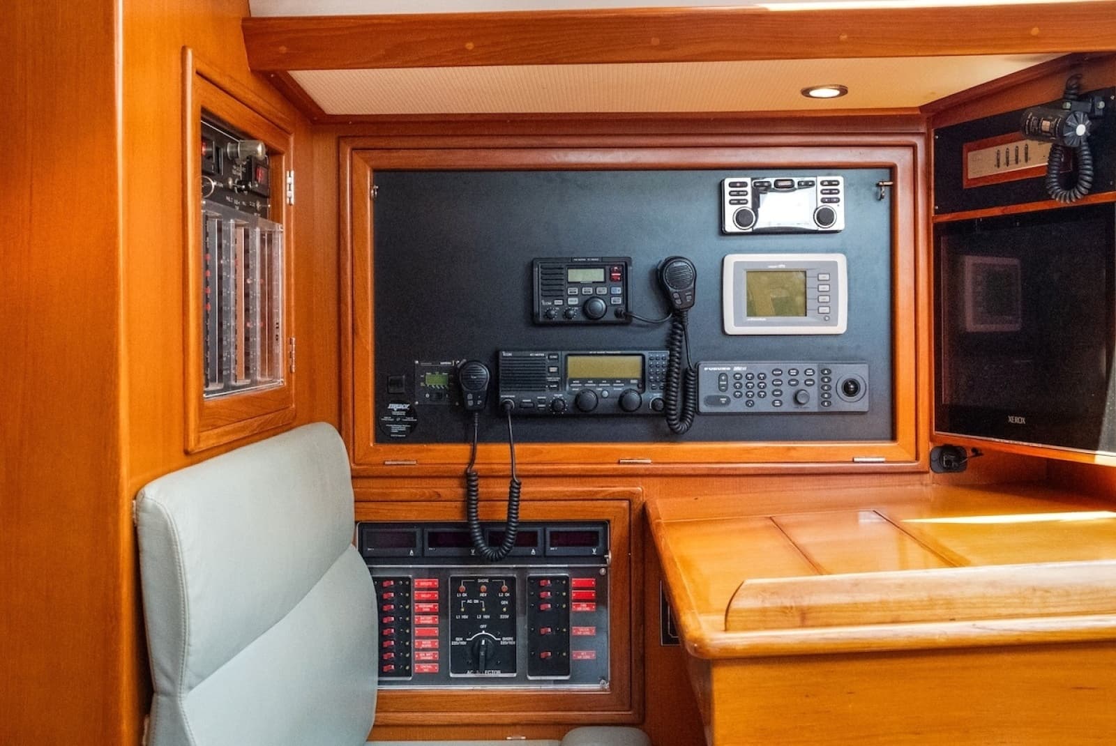 2005 Hylas 54 - Photo 31