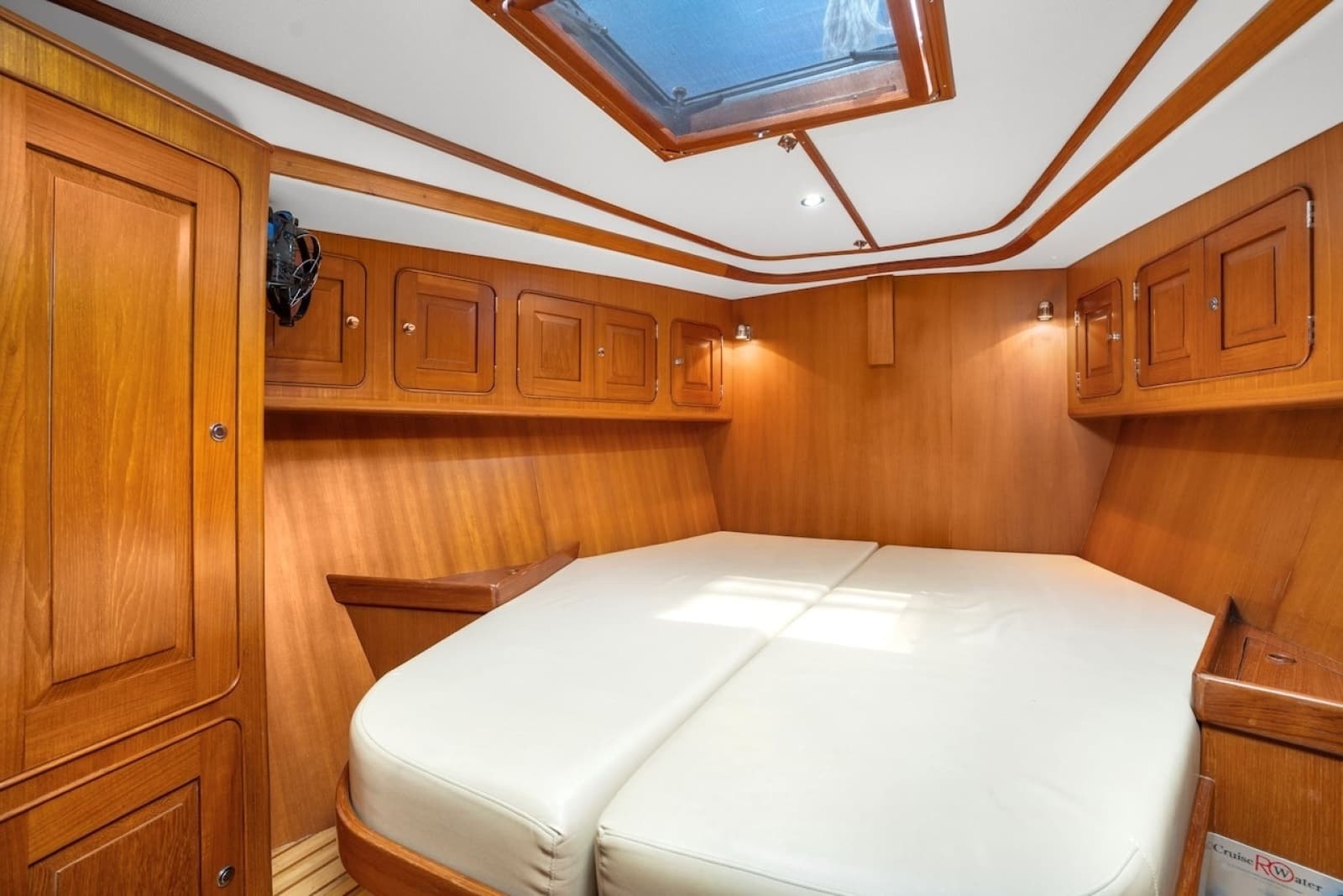 2005 Hylas 54 - Photo 40
