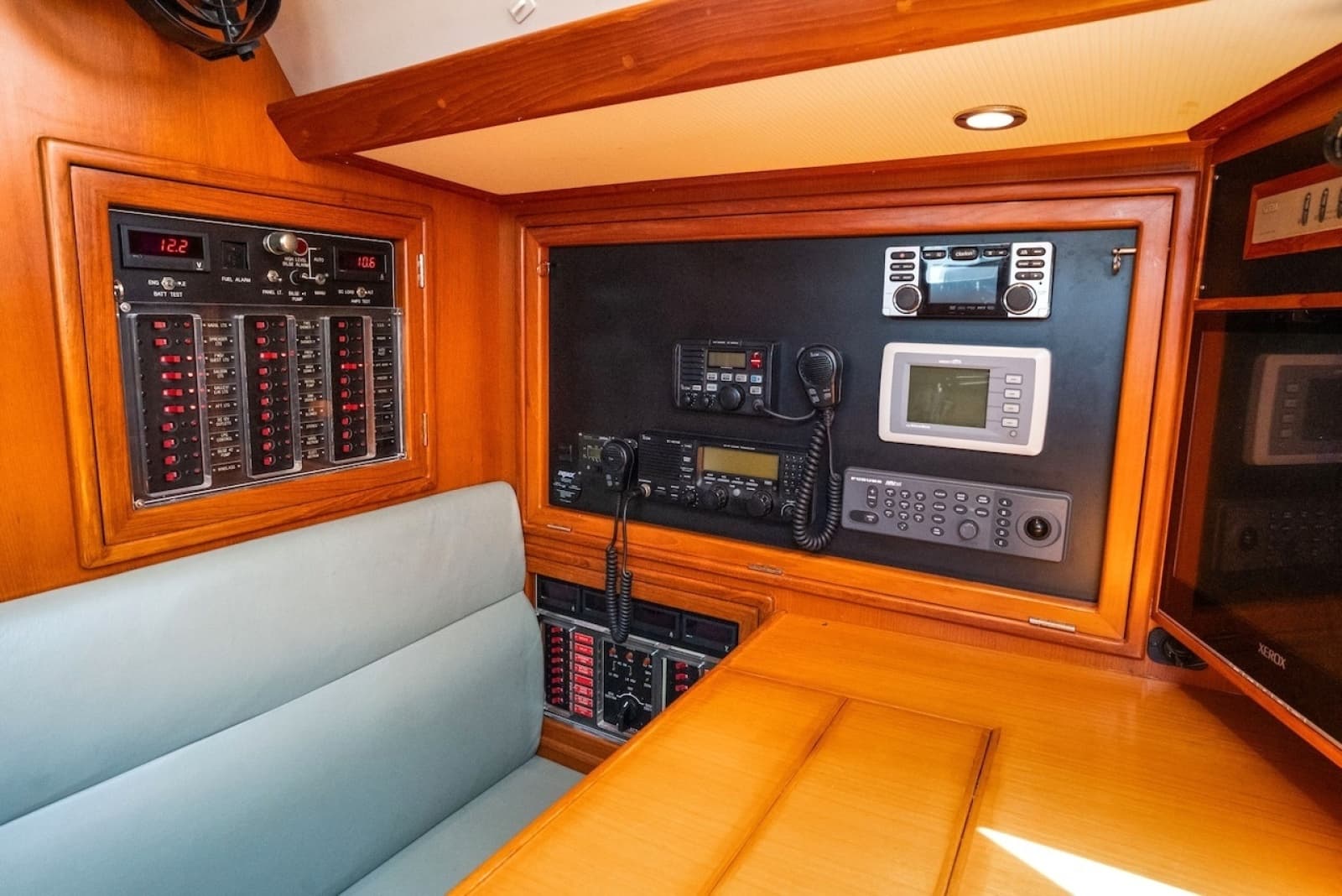2005 Hylas 54 - Photo 30