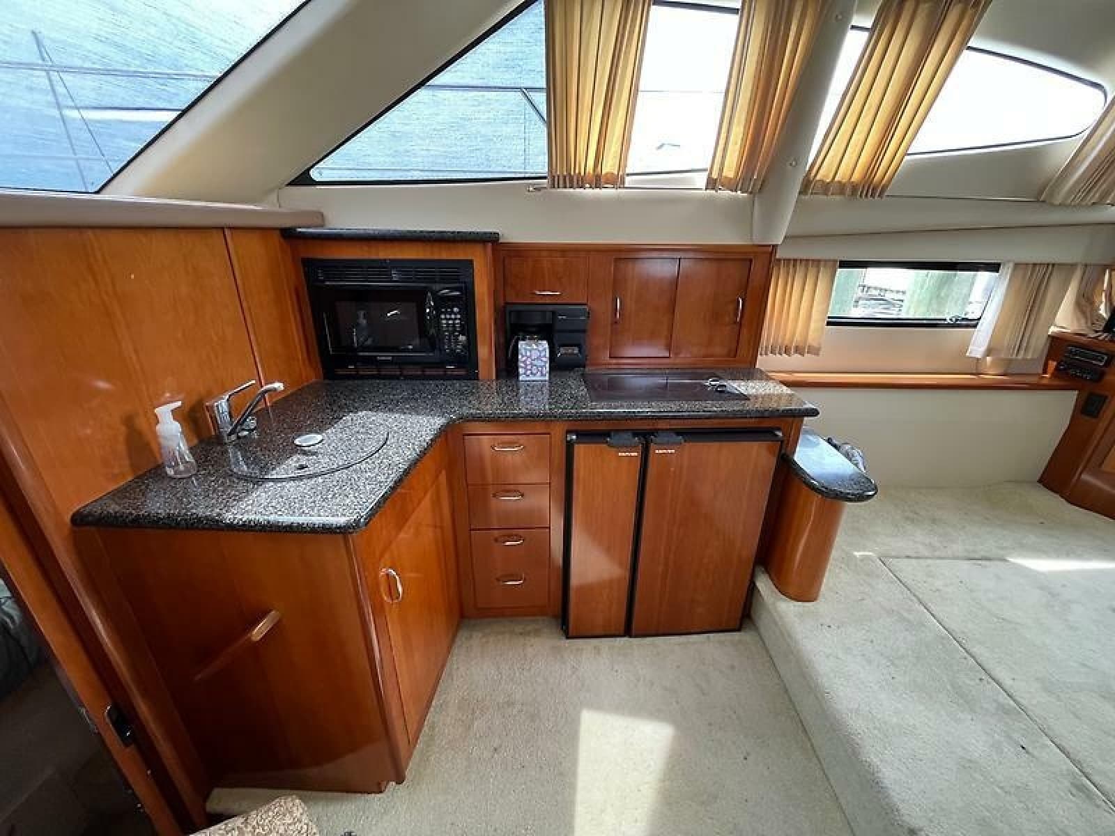 2003 Carver 366 Motor Yacht - Photo 25