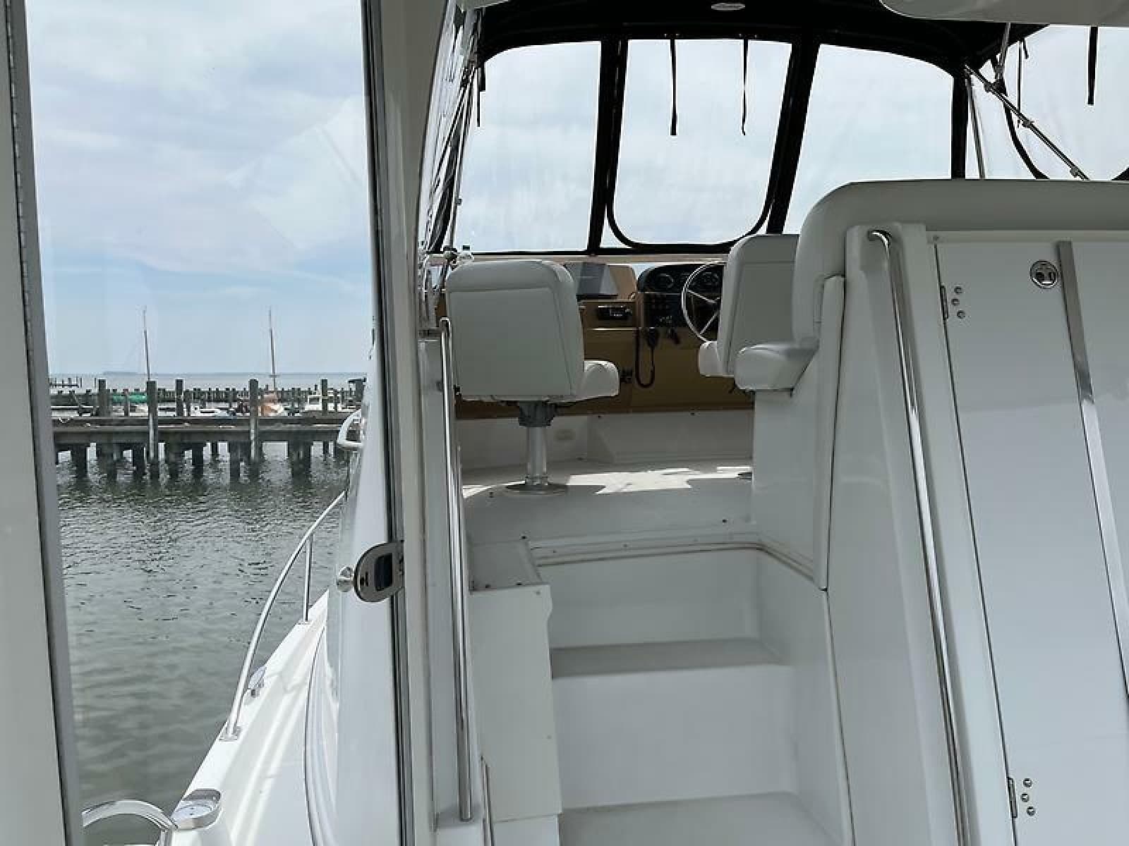 2003 Carver 366 Motor Yacht - Photo 9