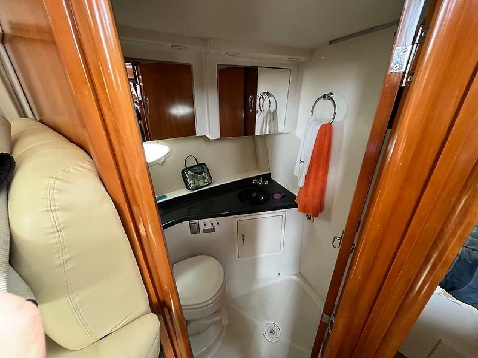 2003 Carver 366 Motor Yacht - Photo 31