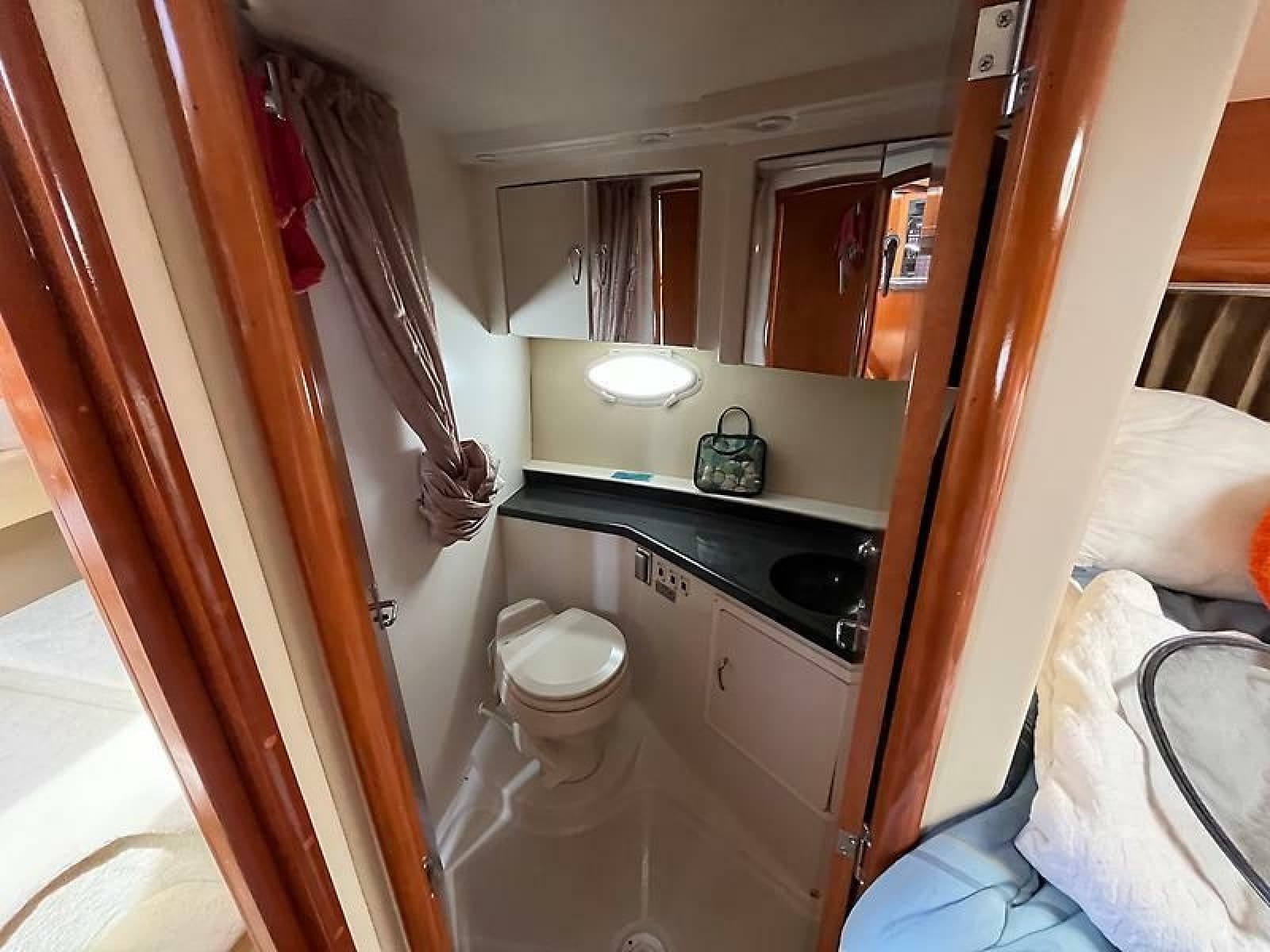 2003 Carver 366 Motor Yacht - Photo 33