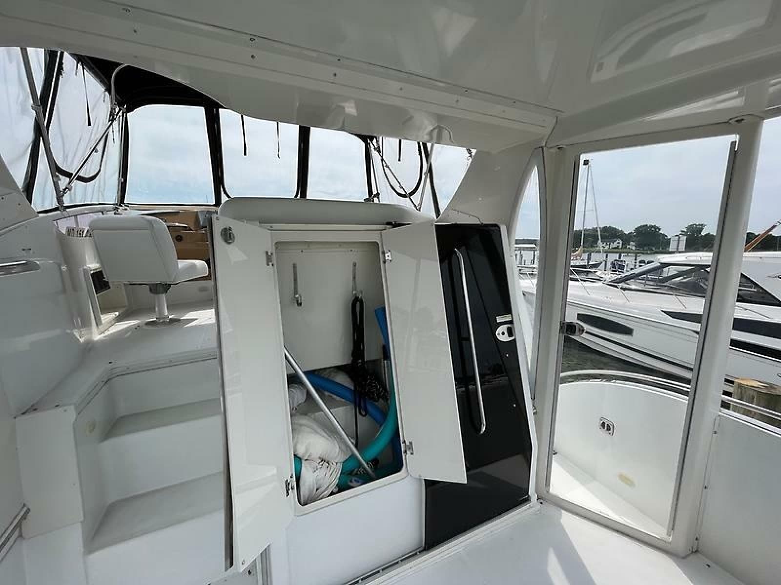 2003 Carver 366 Motor Yacht - Photo 8