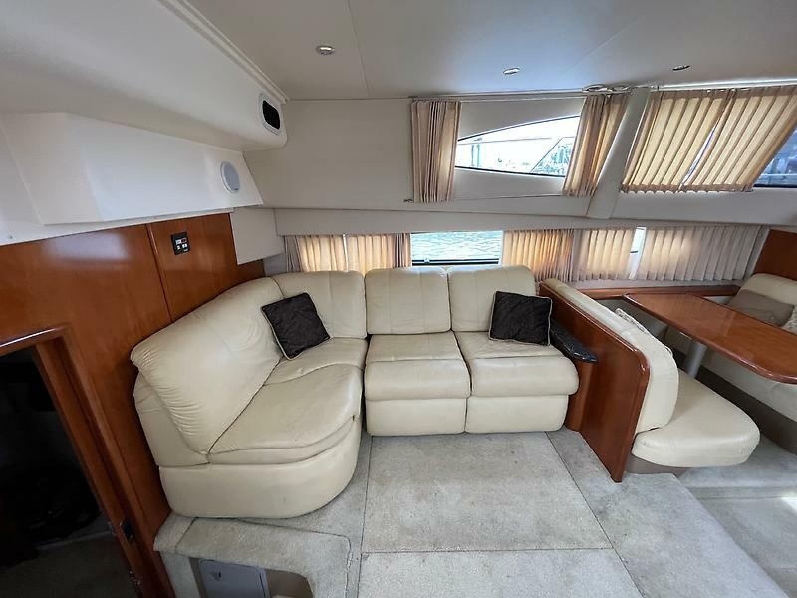 2003 Carver 366 Motor Yacht - Photo 23
