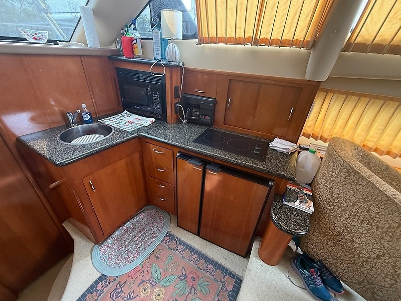 2003 Carver 366 Motor Yacht - Photo 27