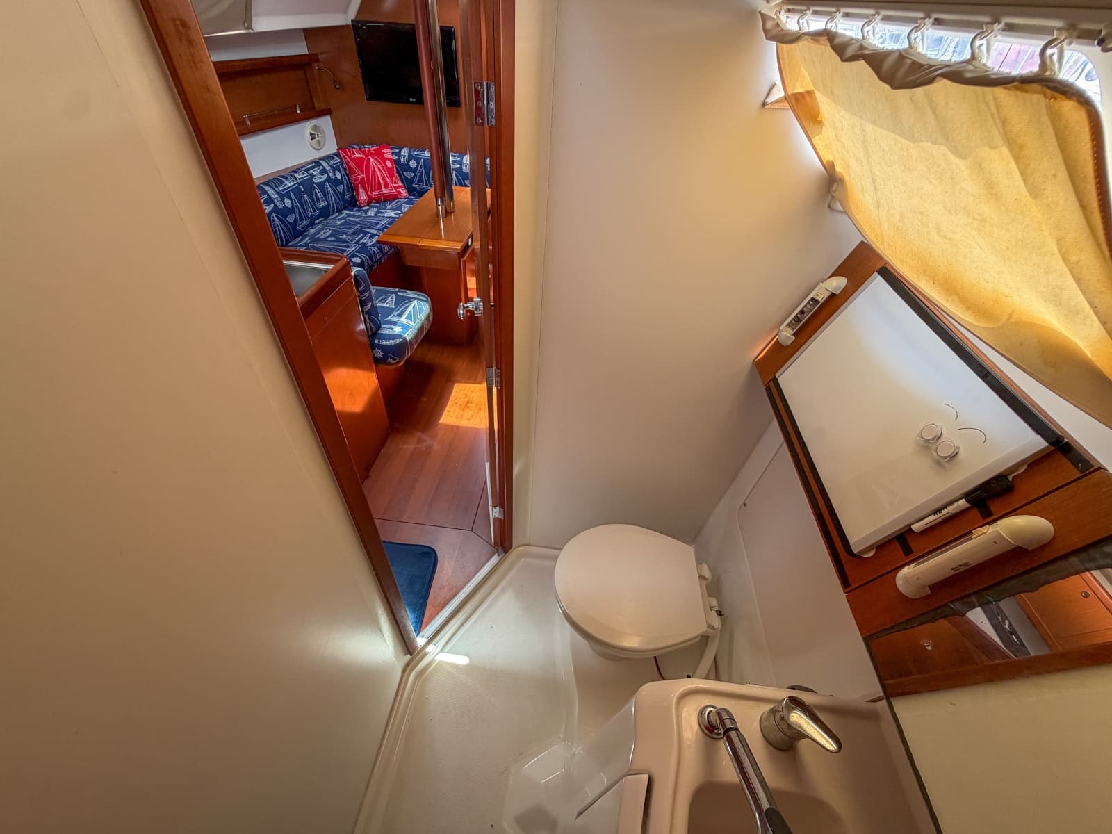 2011 Beneteau Oceanis 34 - Photo 19
