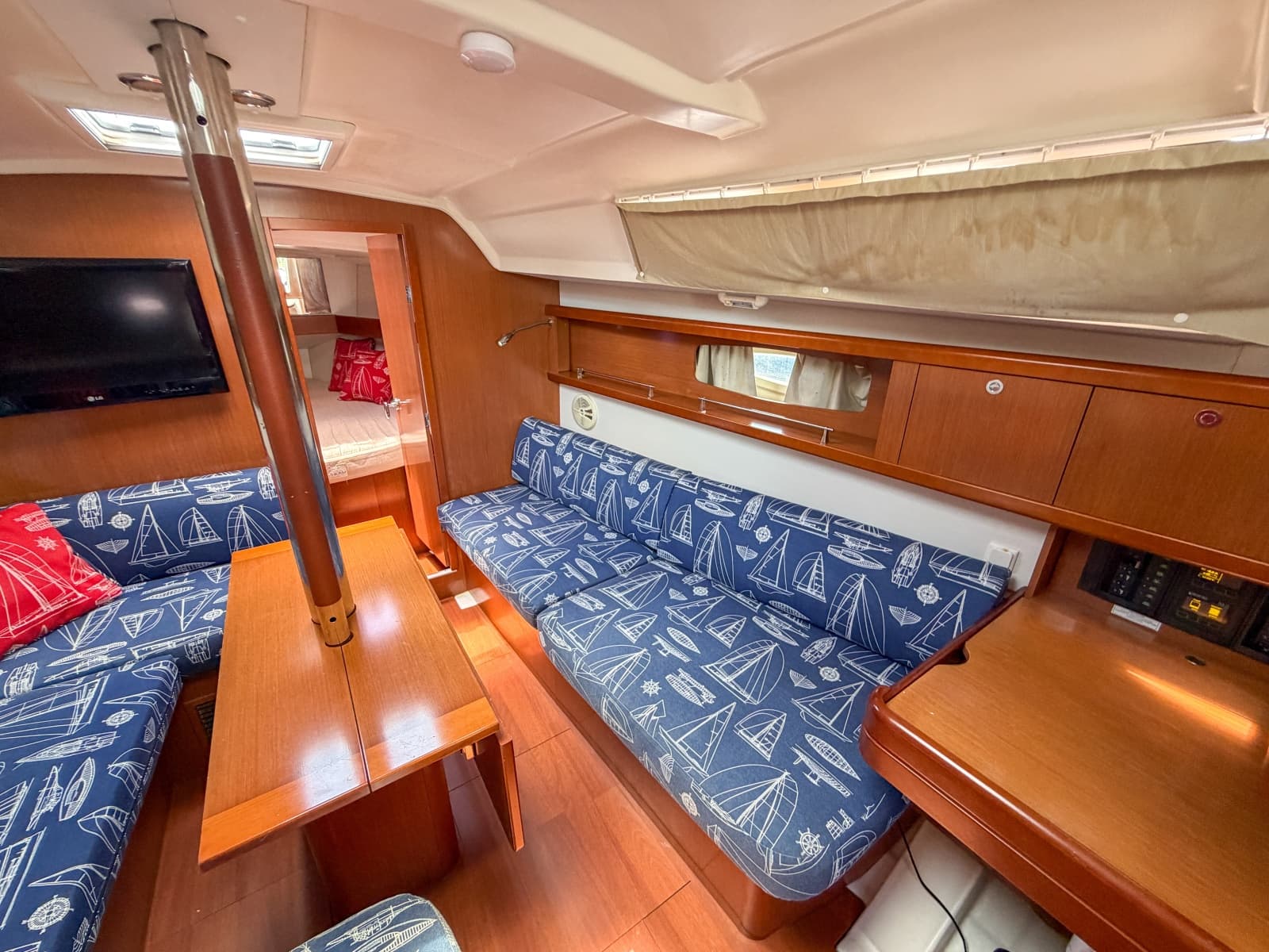 2011 Beneteau Oceanis 34 - Photo 7