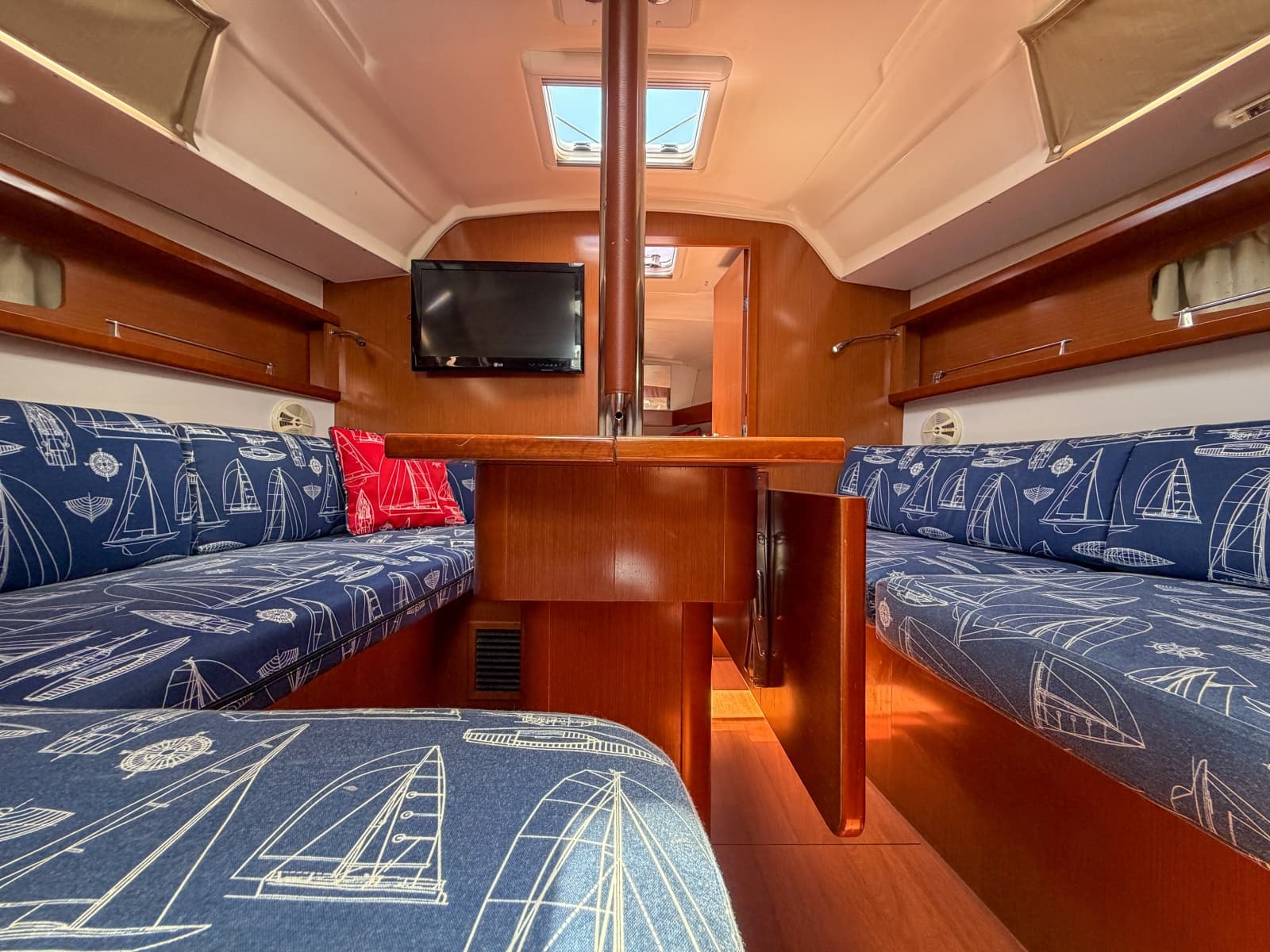 2011 Beneteau Oceanis 34 - Photo 6