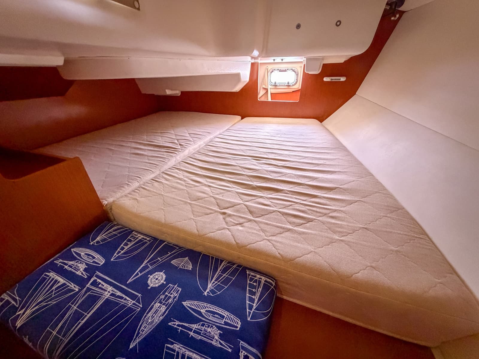 2011 Beneteau Oceanis 34 - Photo 12