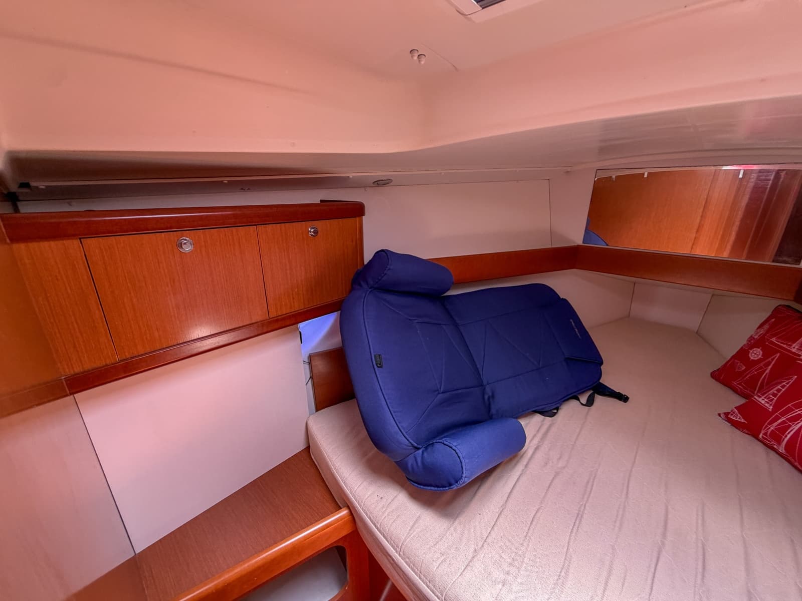 2011 Beneteau Oceanis 34 - Photo 14