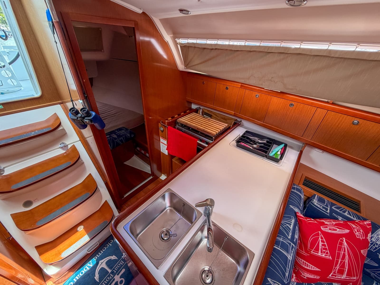 2011 Beneteau Oceanis 34 - Photo 11