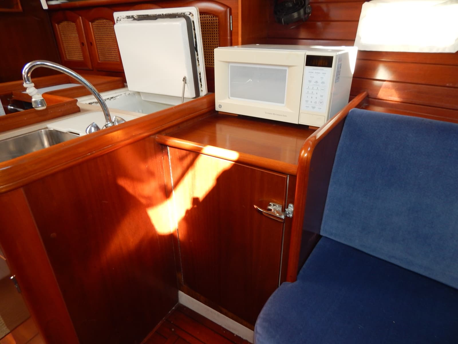 1999 Beneteau Oceanis 381 - Photo 12