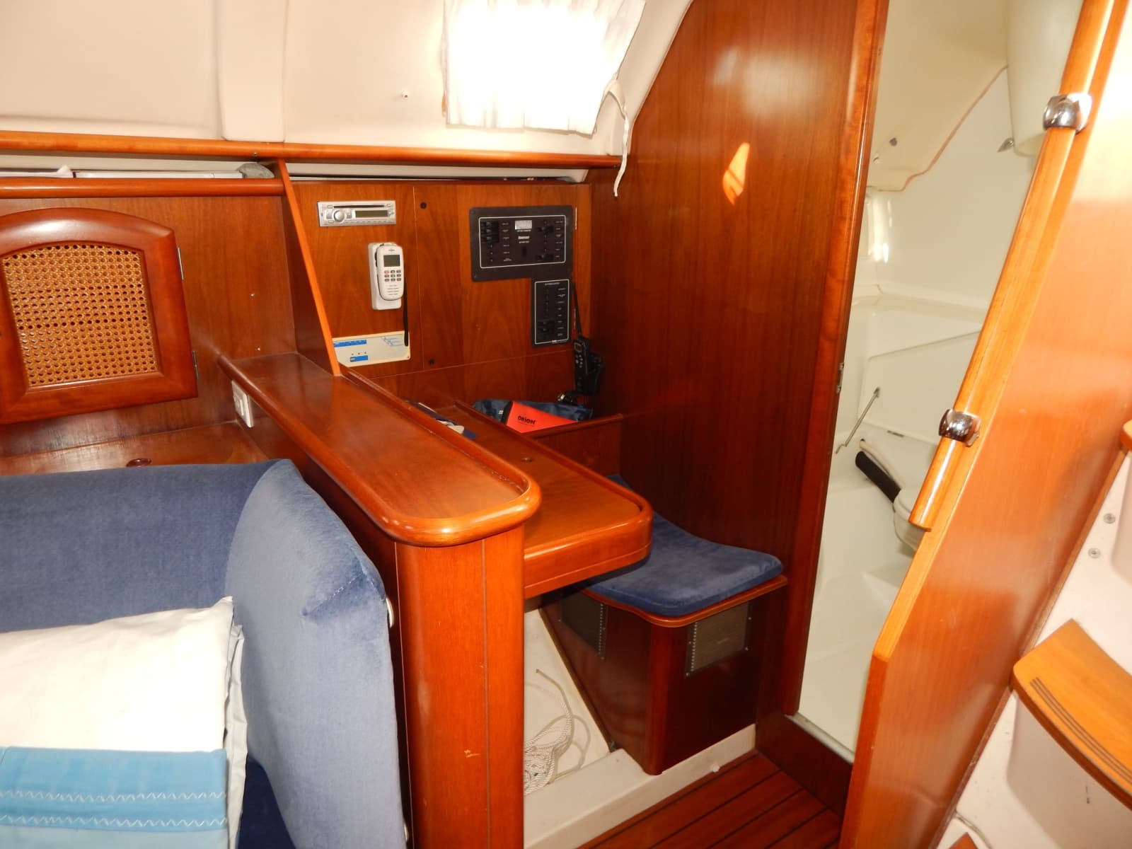 1999 Beneteau Oceanis 381 - Photo 16