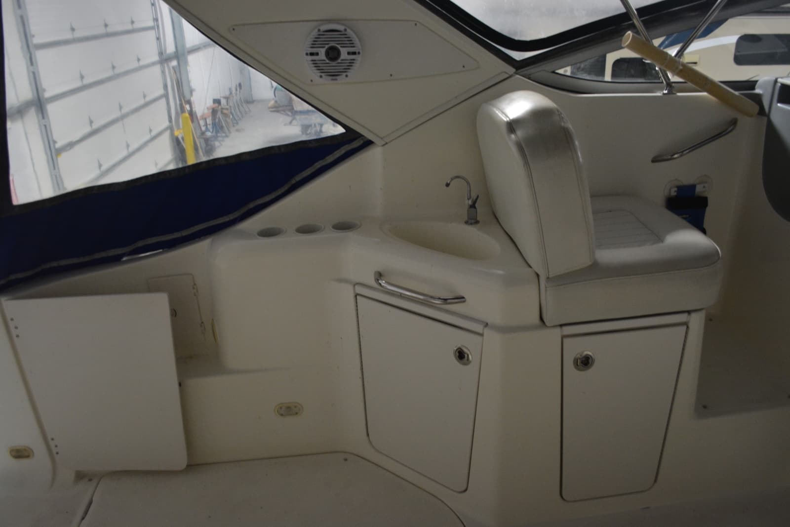 2006 Bayliner 305 - Photo 19