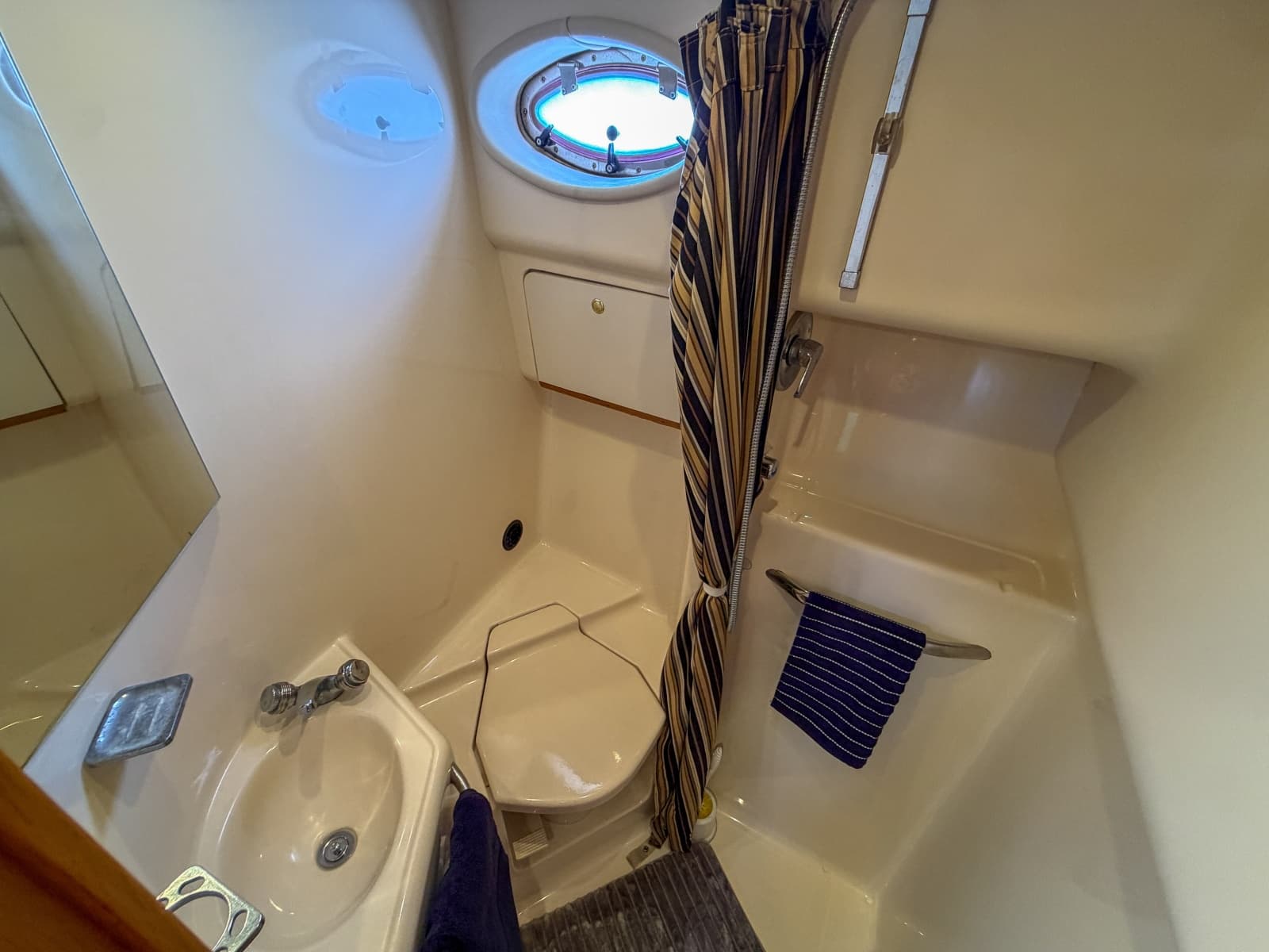 1997 Sea Ray 450 Sundancer - Photo 19