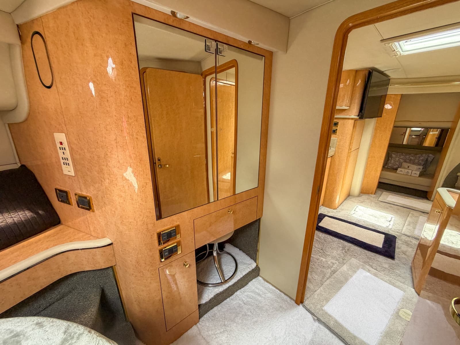 1997 Sea Ray 450 Sundancer - Photo 10